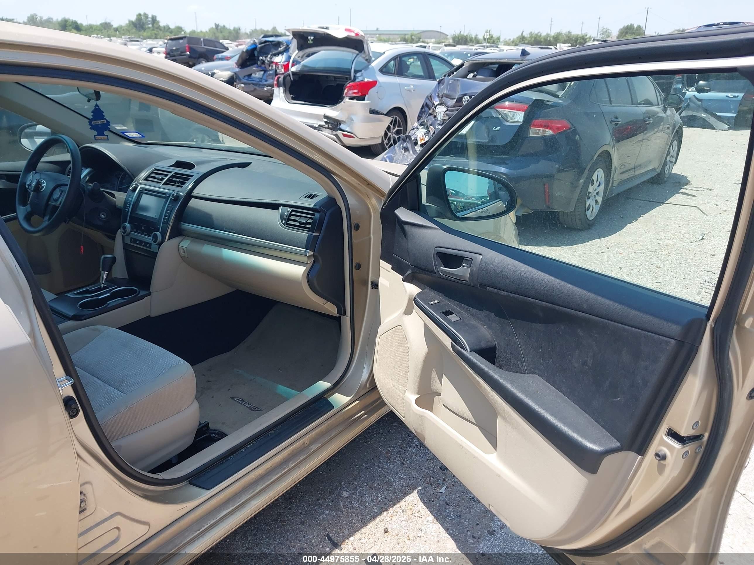 TOYOTA CAMRY image 5