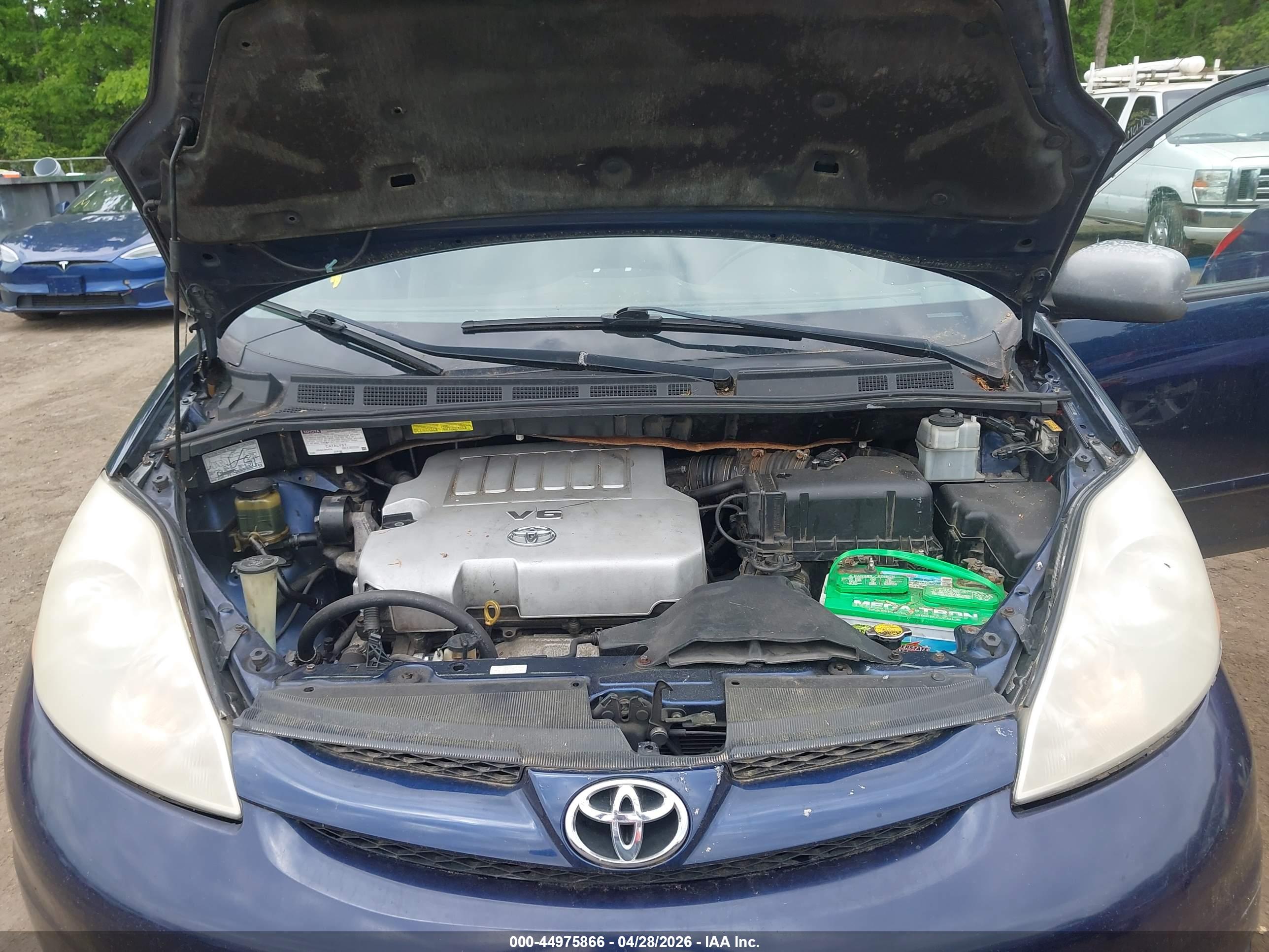 TOYOTA SIENNA image 10