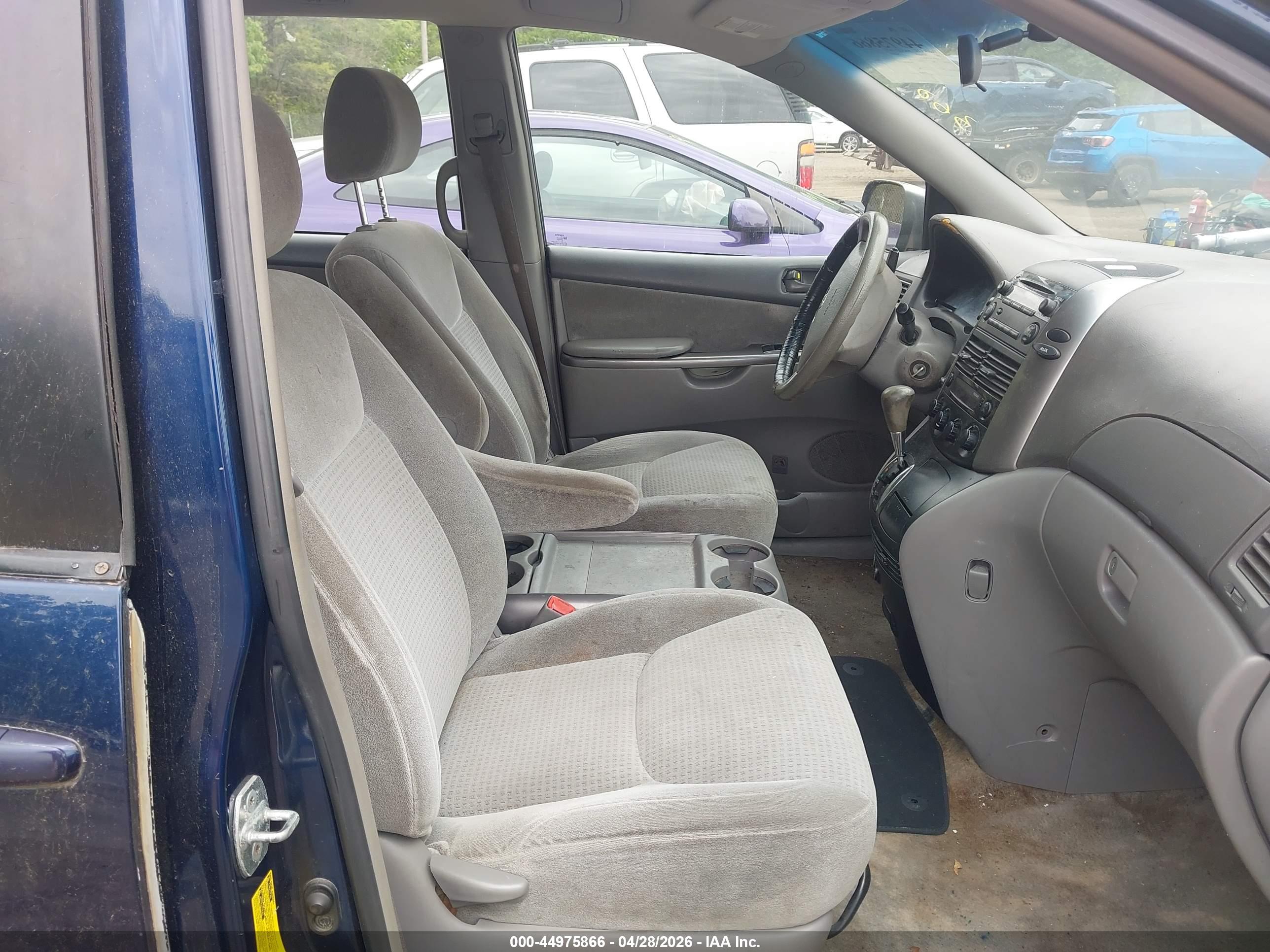 TOYOTA SIENNA image 5