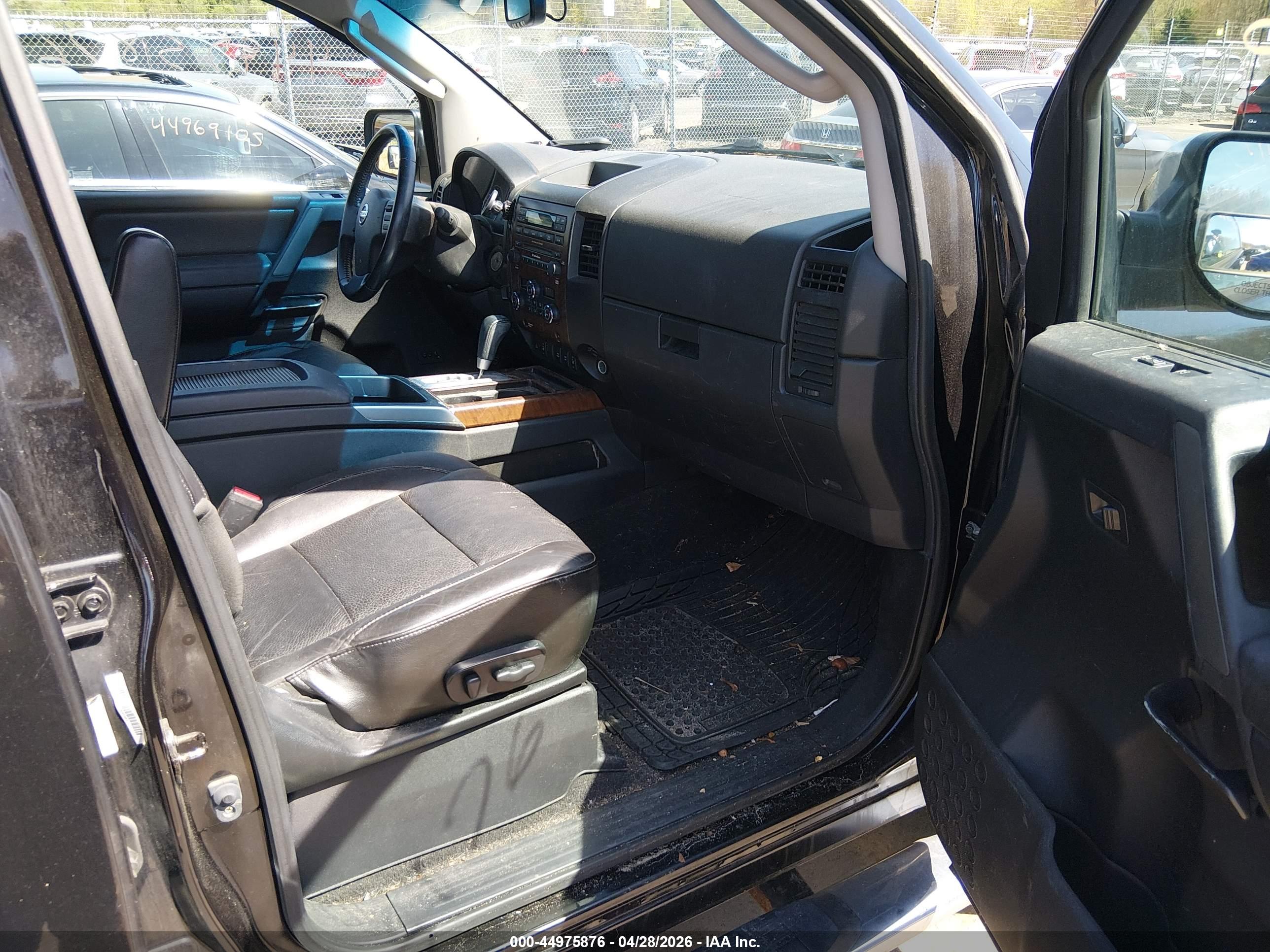 NISSAN TITAN image 5