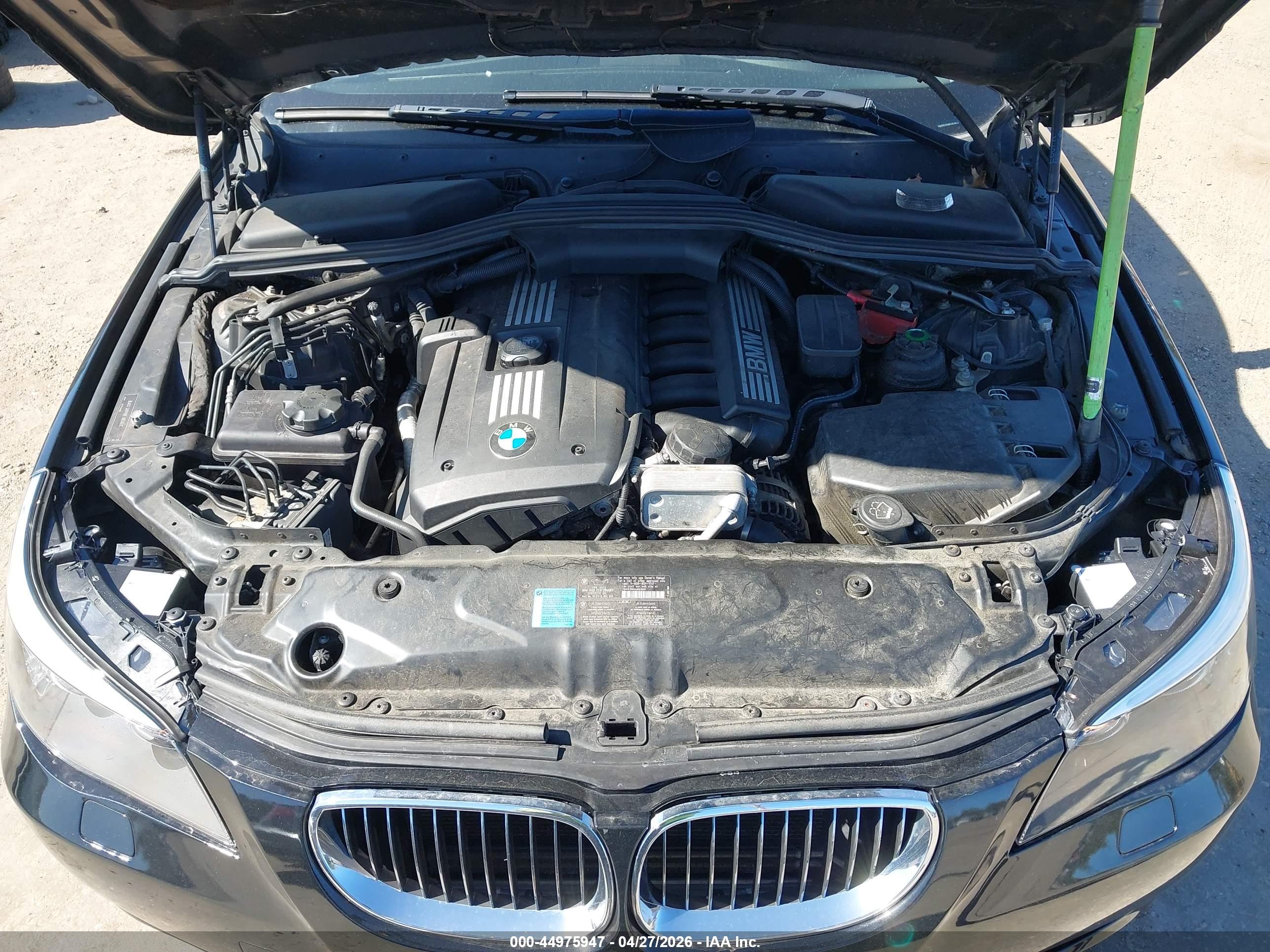BMW 528XI image 10