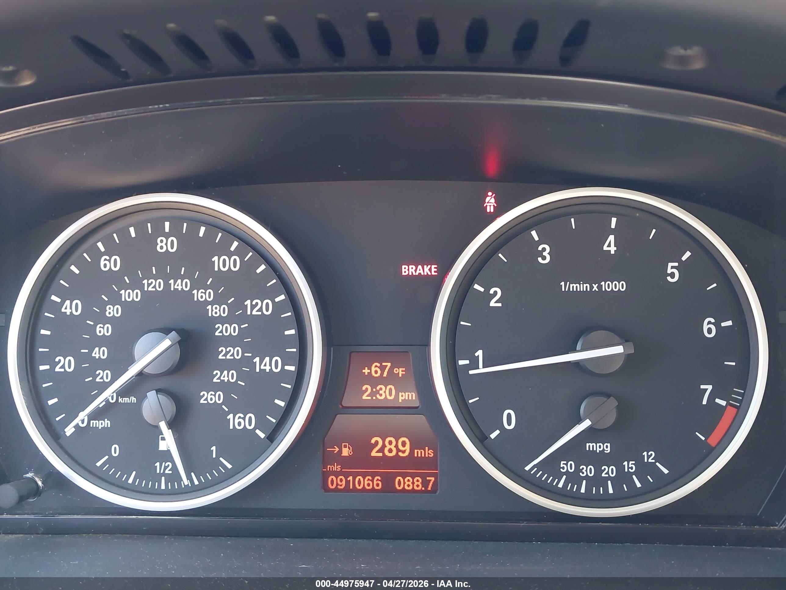 BMW 528XI image 7