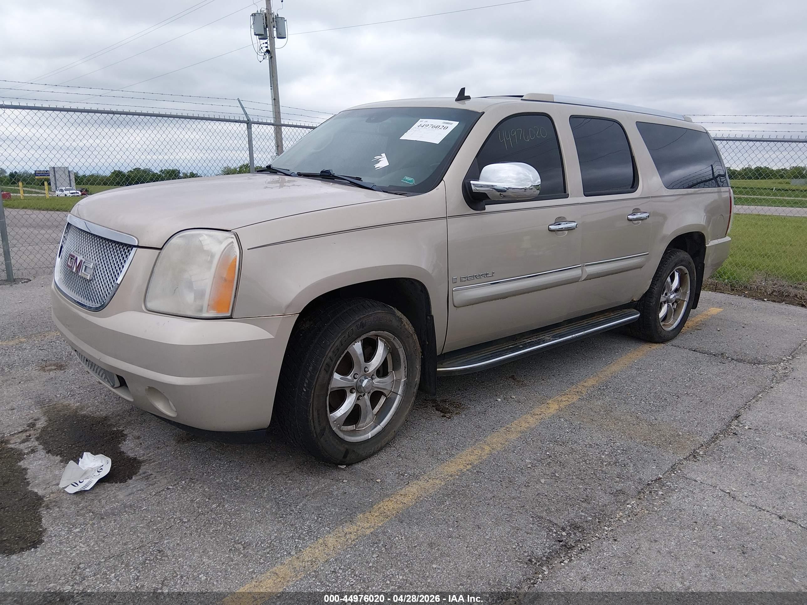 GMC YUKON image 2