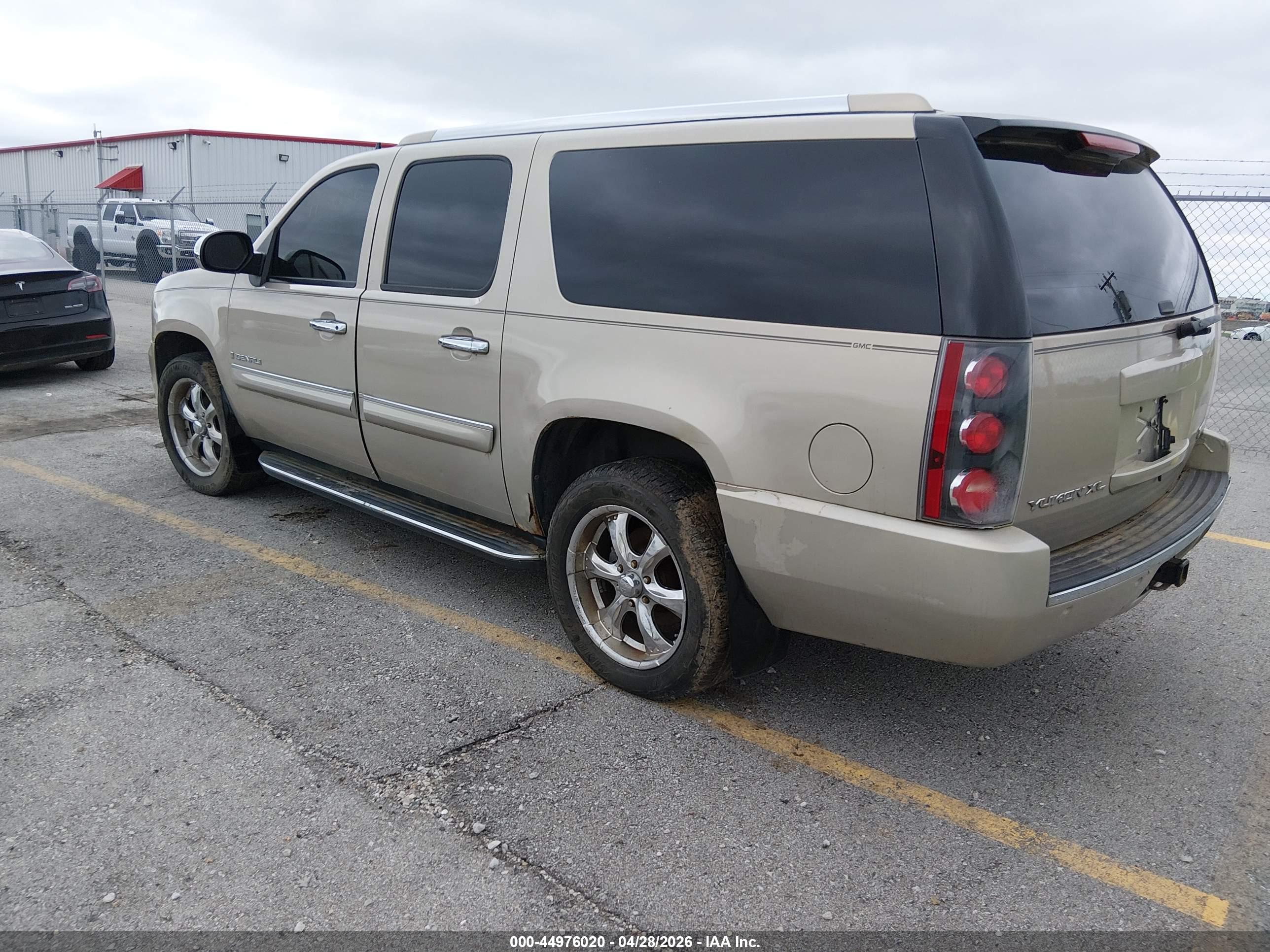 GMC YUKON image 3