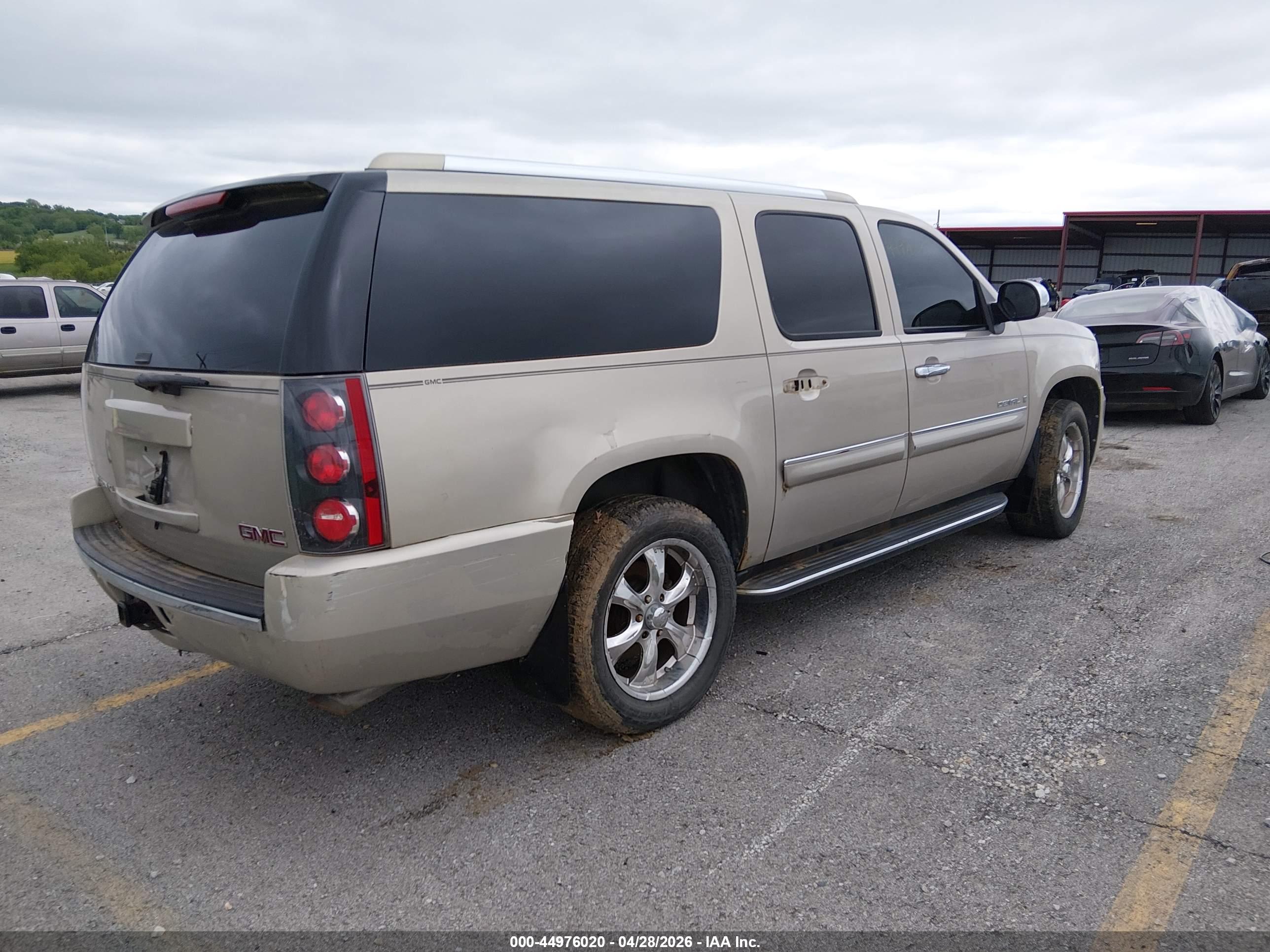 GMC YUKON image 4