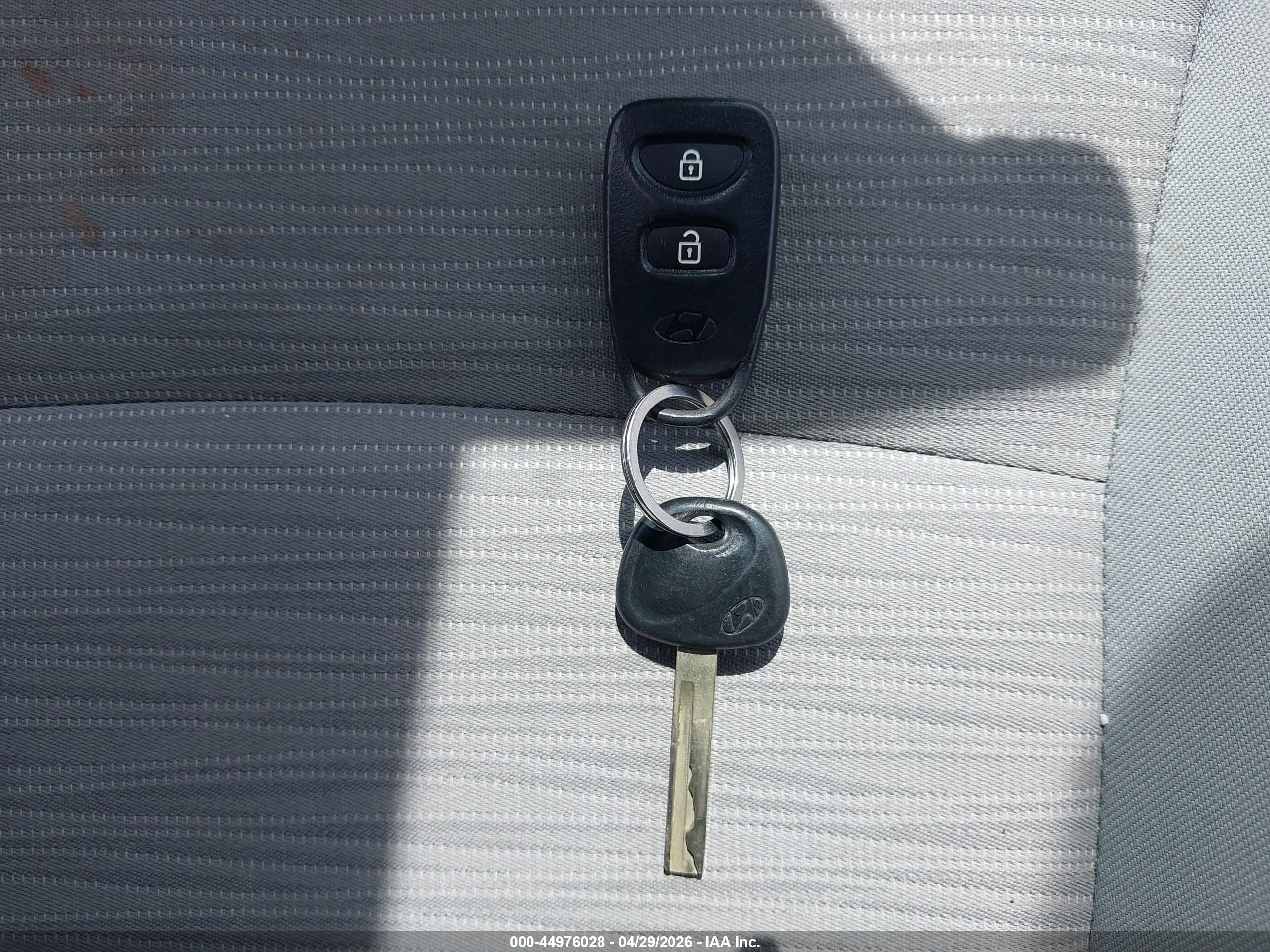 HYUNDAI ACCENT image 11