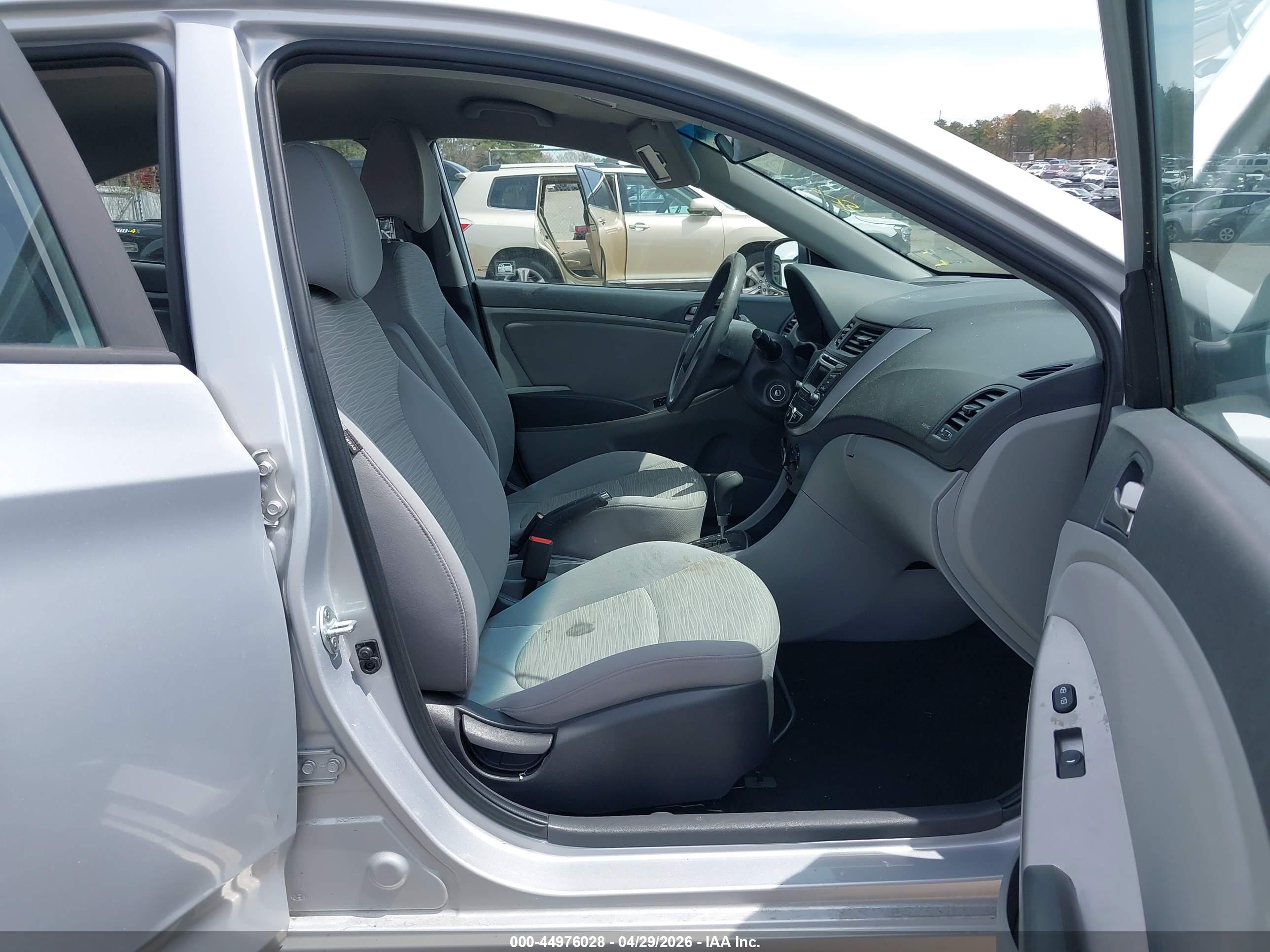 HYUNDAI ACCENT image 5