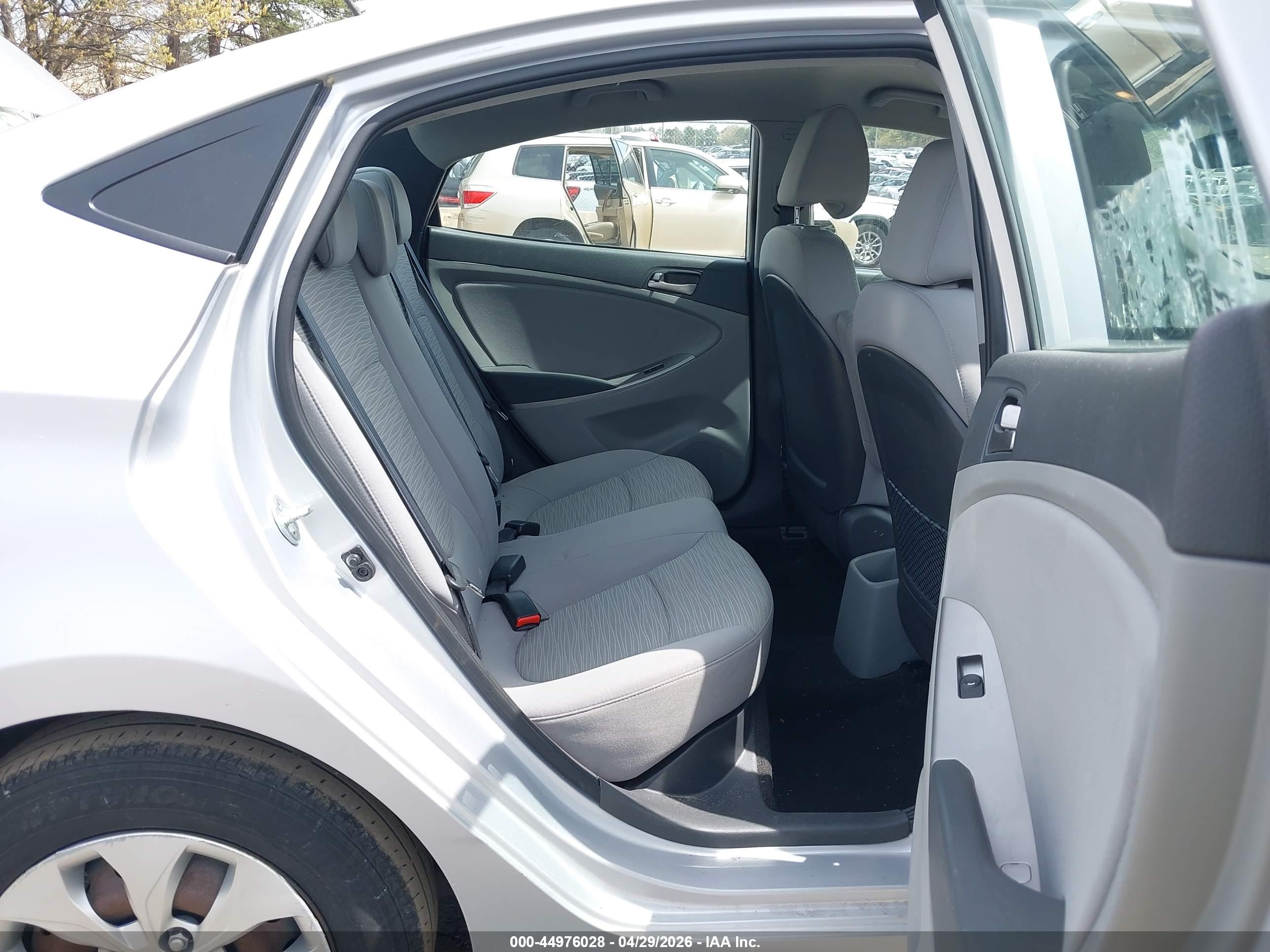 HYUNDAI ACCENT image 8