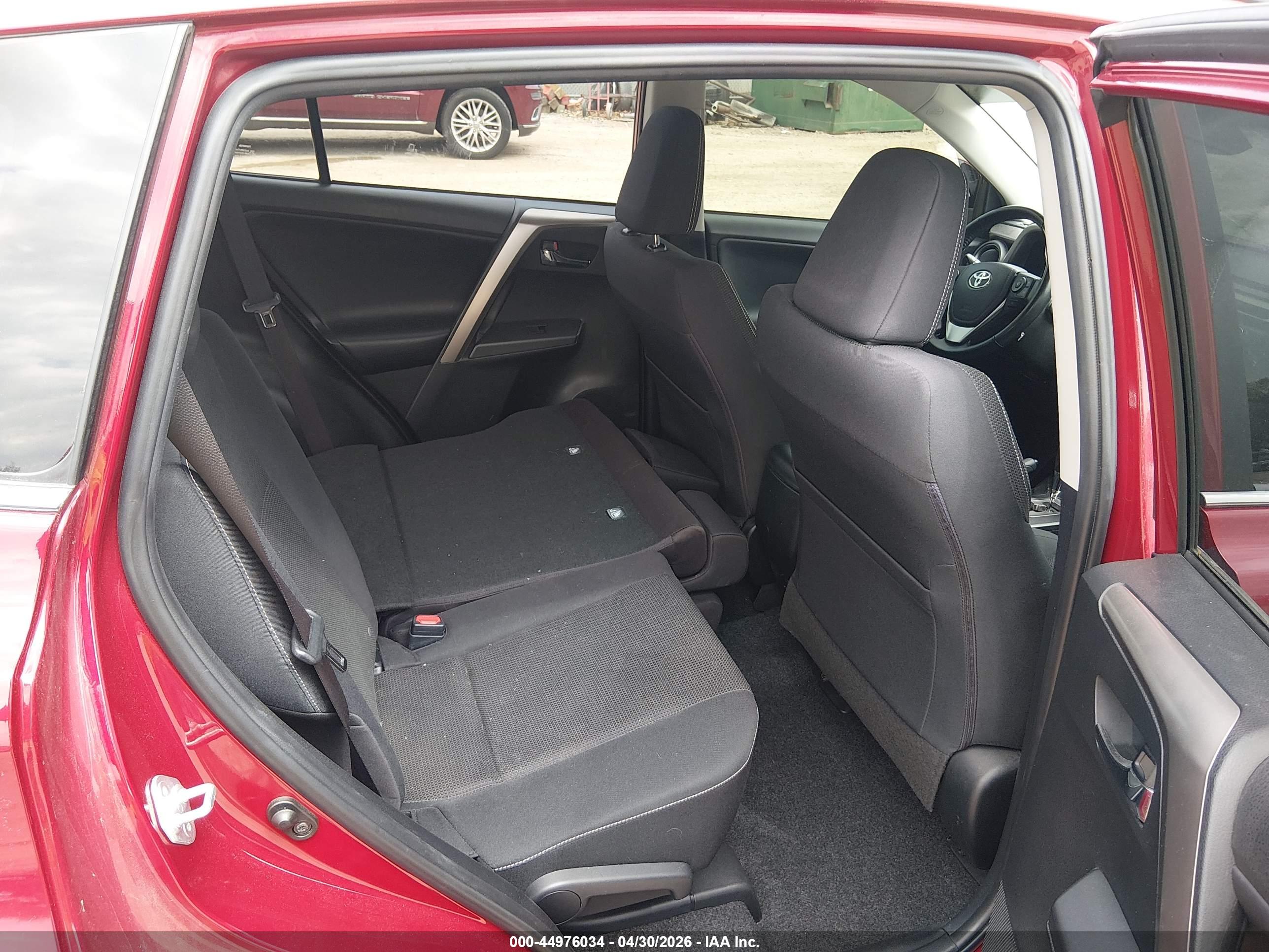 TOYOTA RAV4 image 8