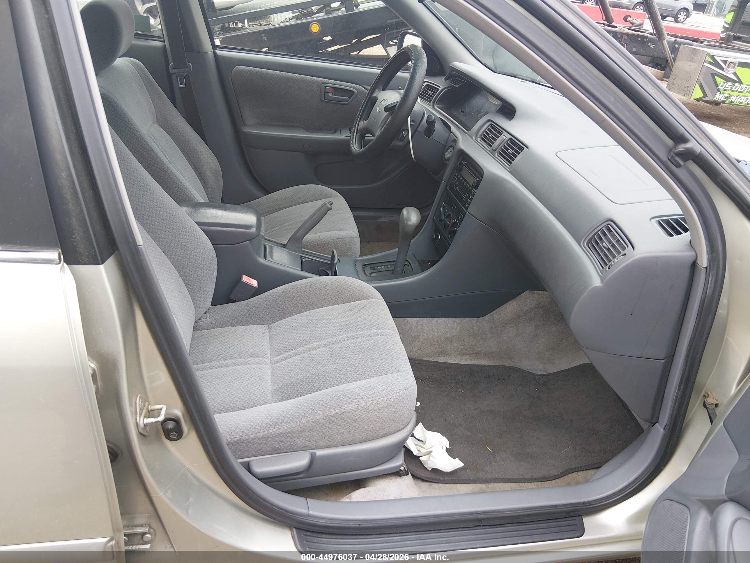 TOYOTA CAMRY image 5