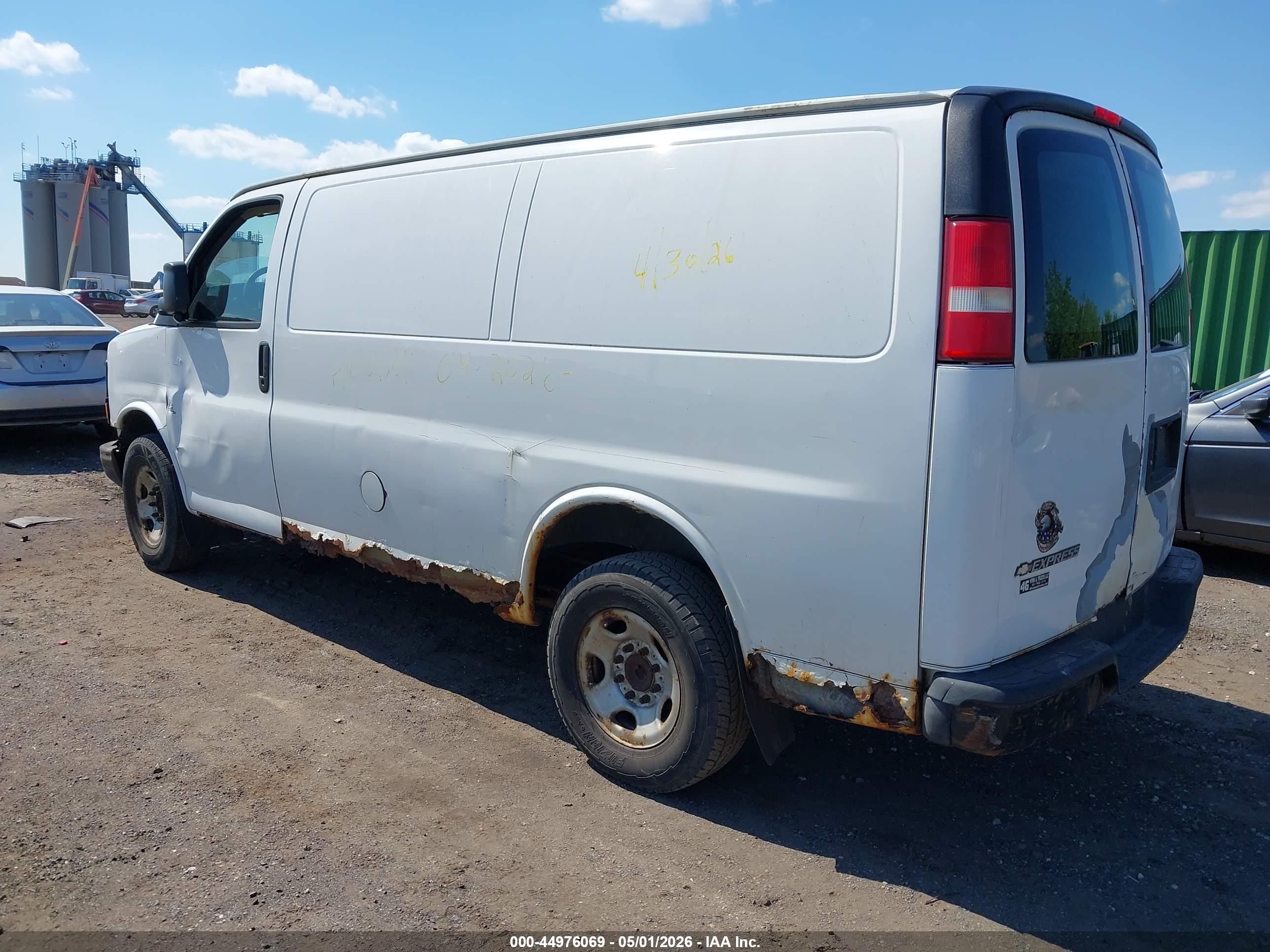 CHEVROLET EXPRESS image 3