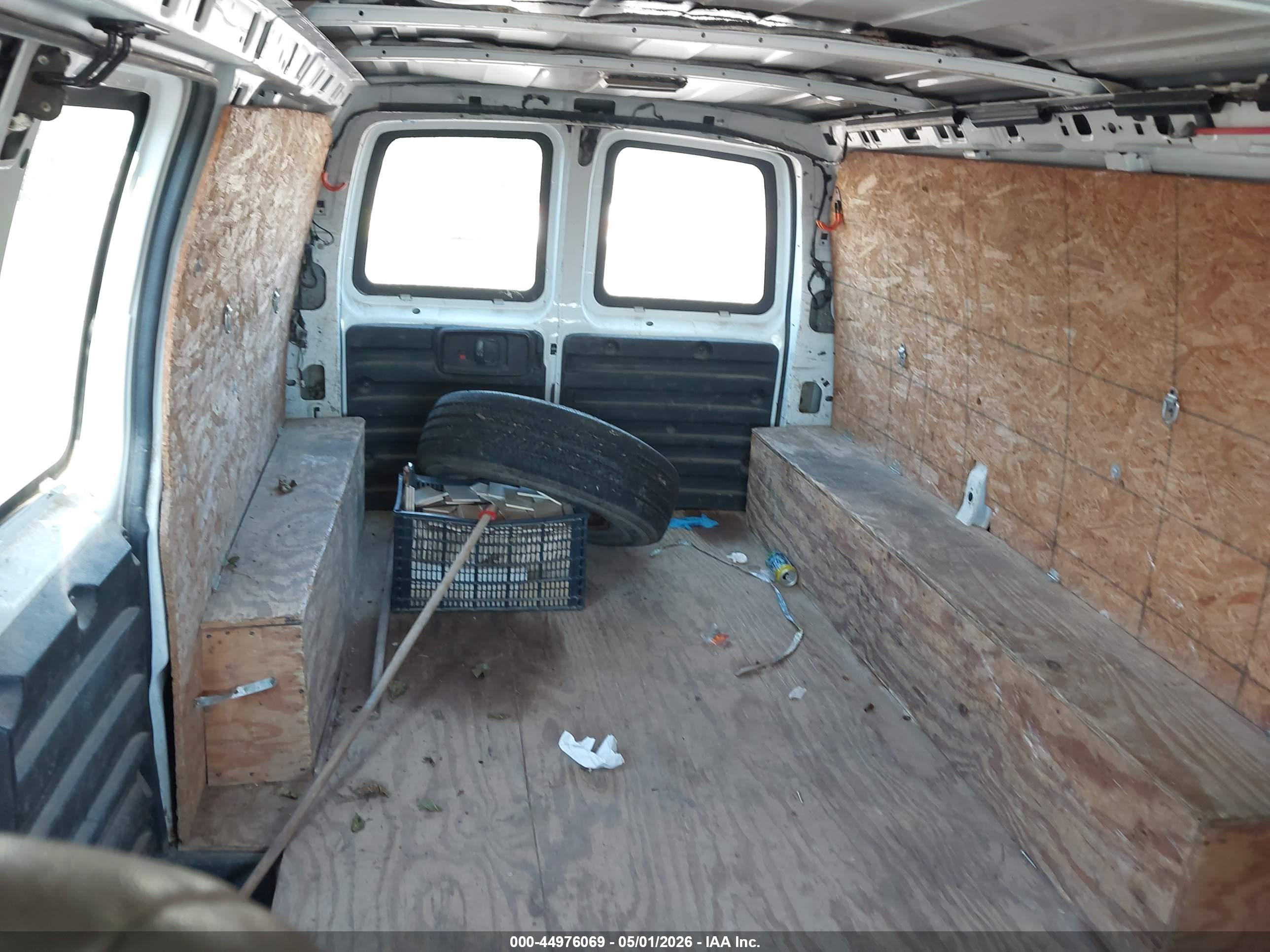 CHEVROLET EXPRESS image 8