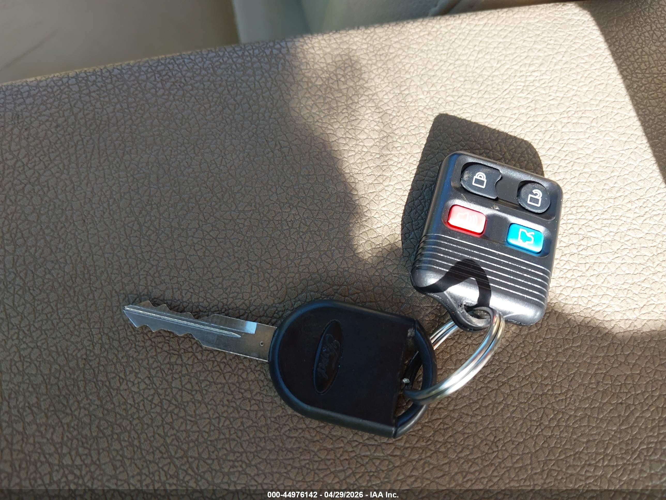 FORD EXPLORER image 11