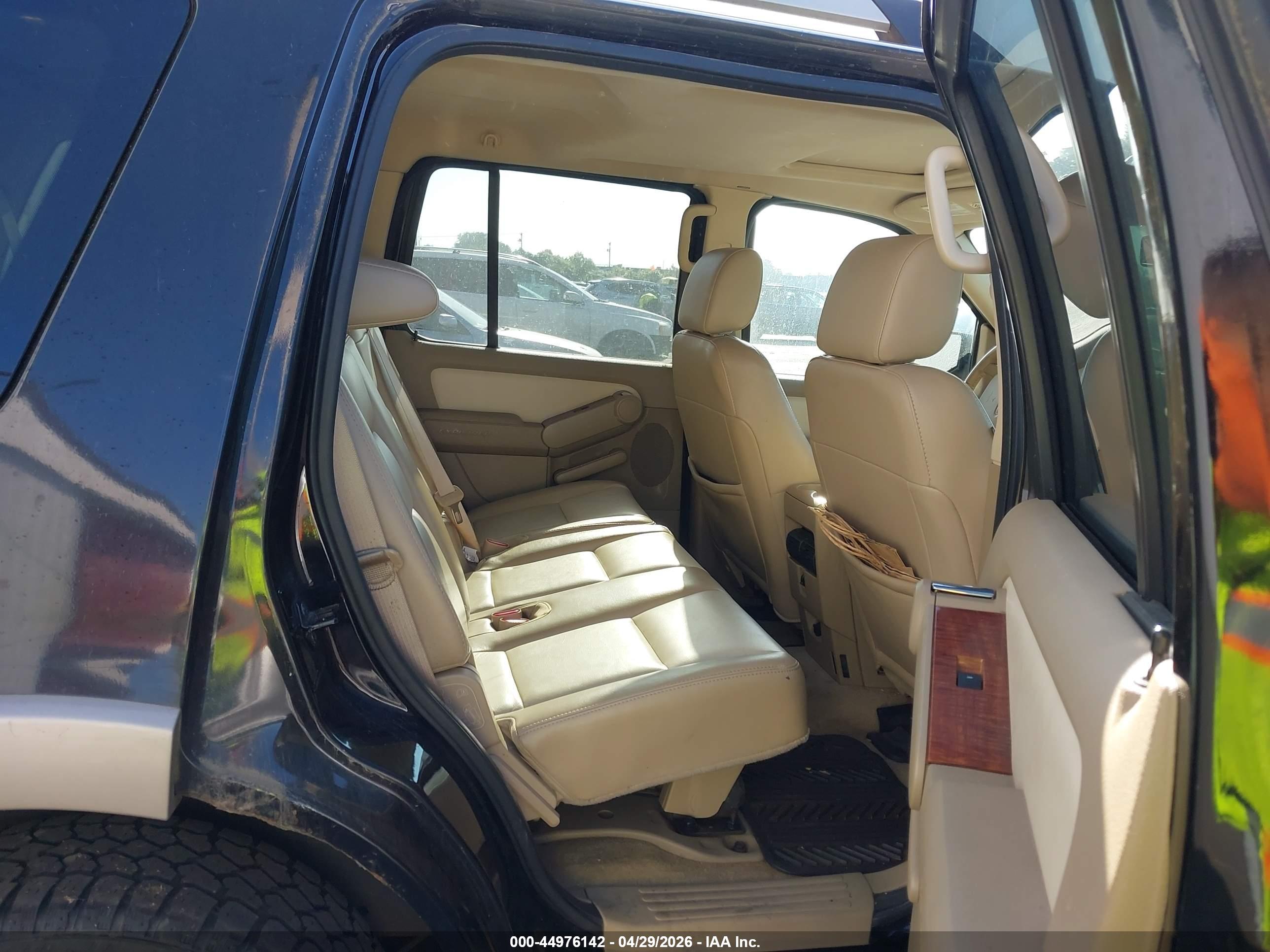 FORD EXPLORER image 8
