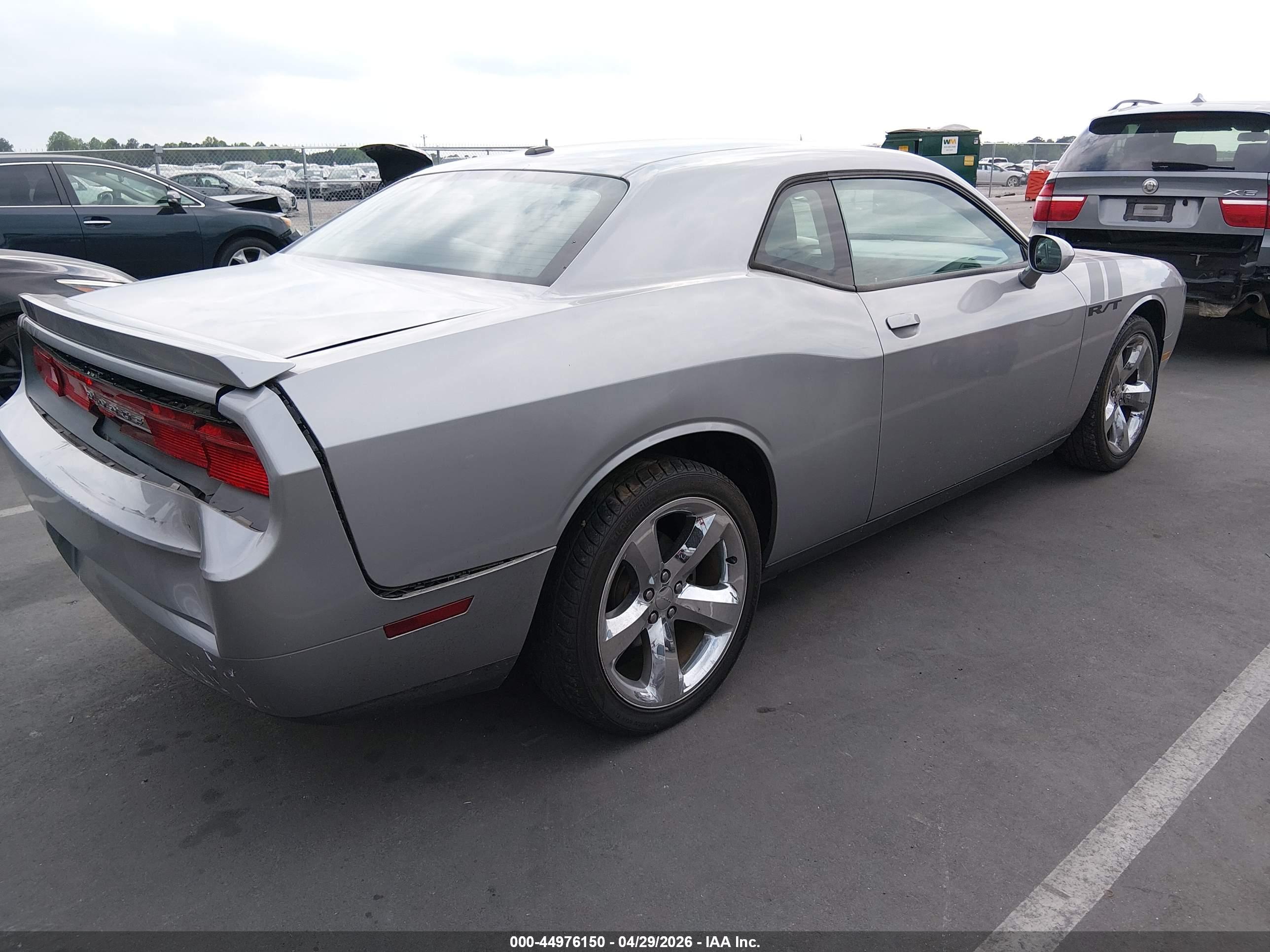 DODGE CHALLENGER image 4
