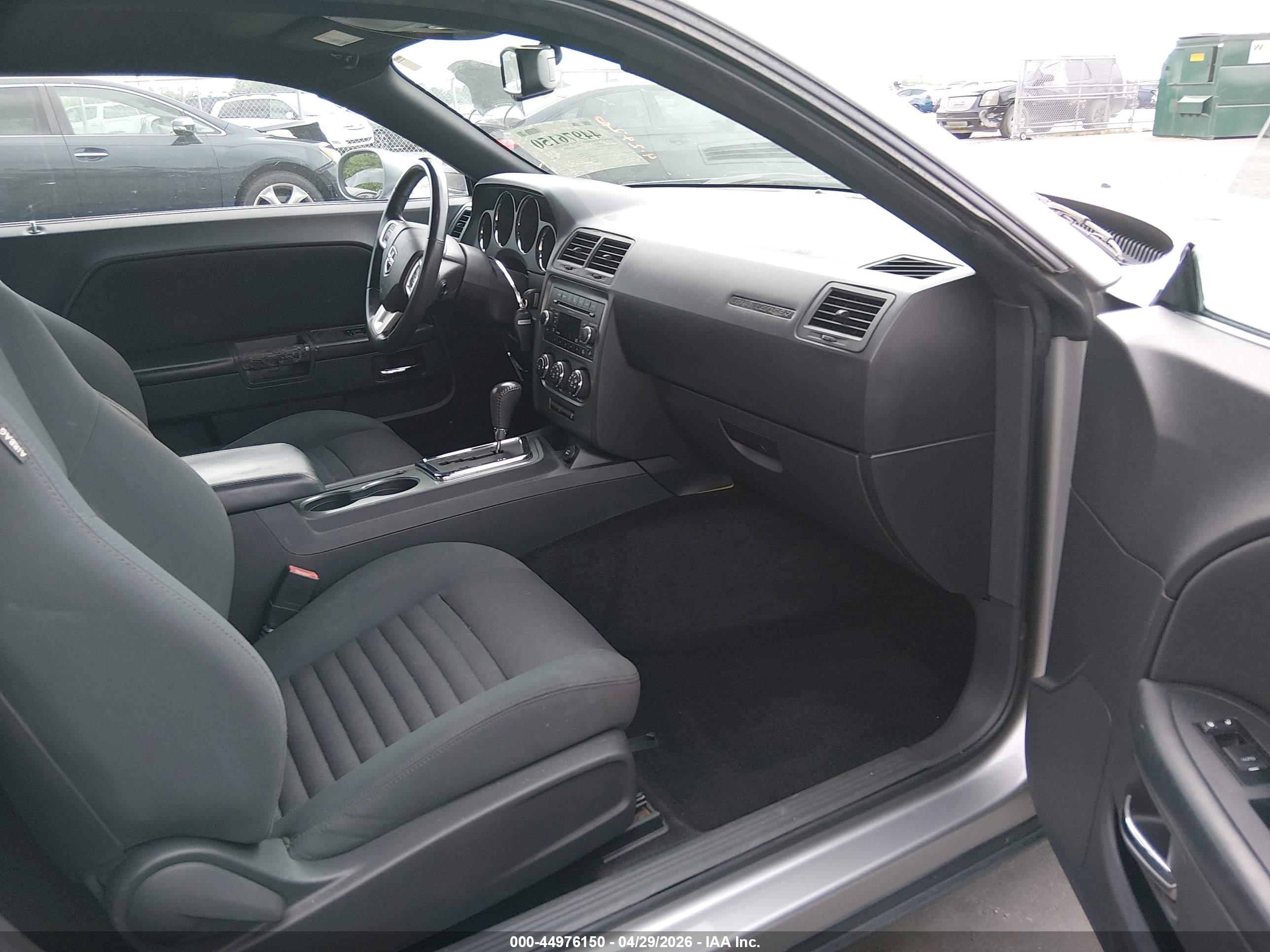 DODGE CHALLENGER image 5
