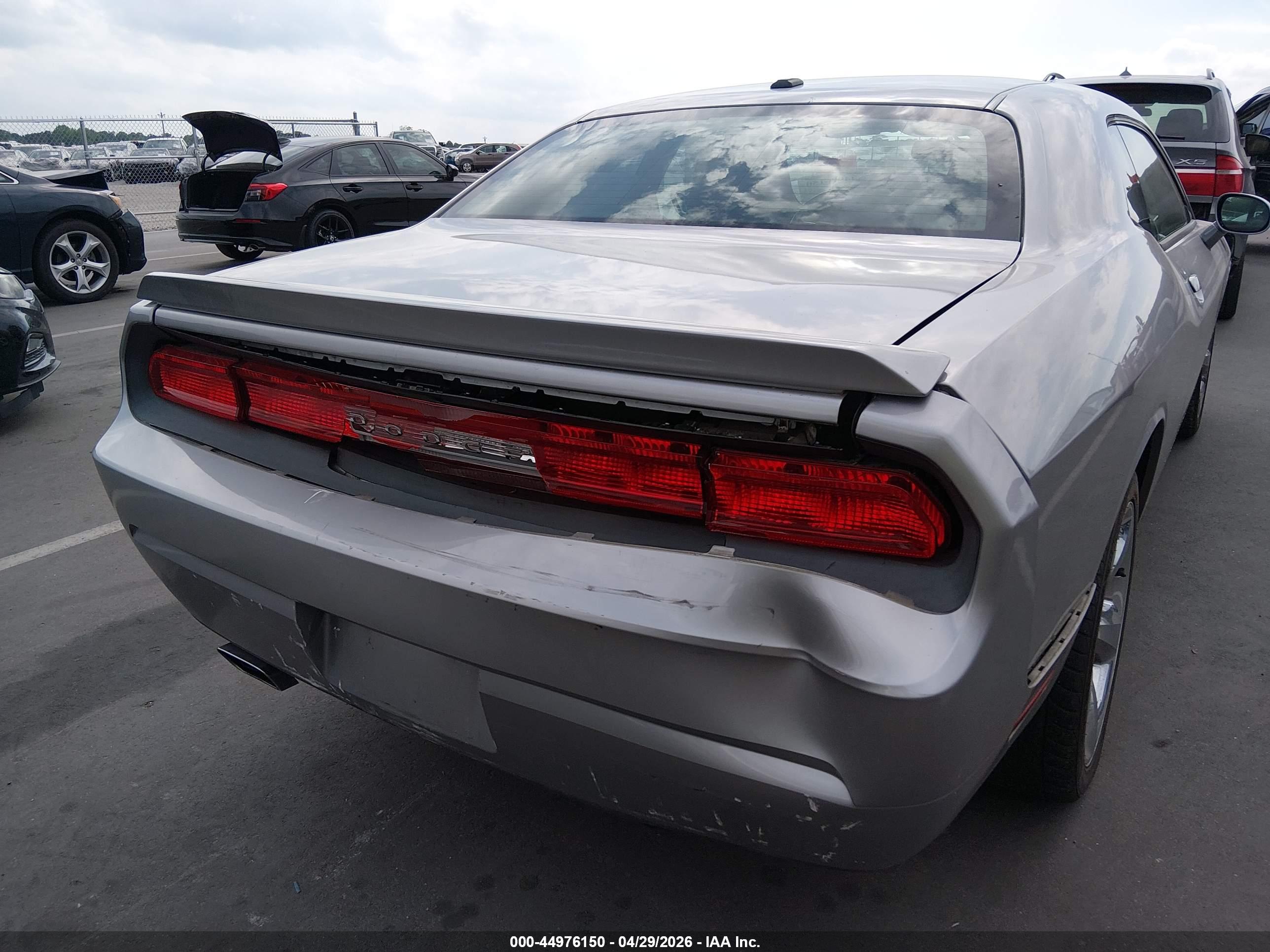 DODGE CHALLENGER image 6