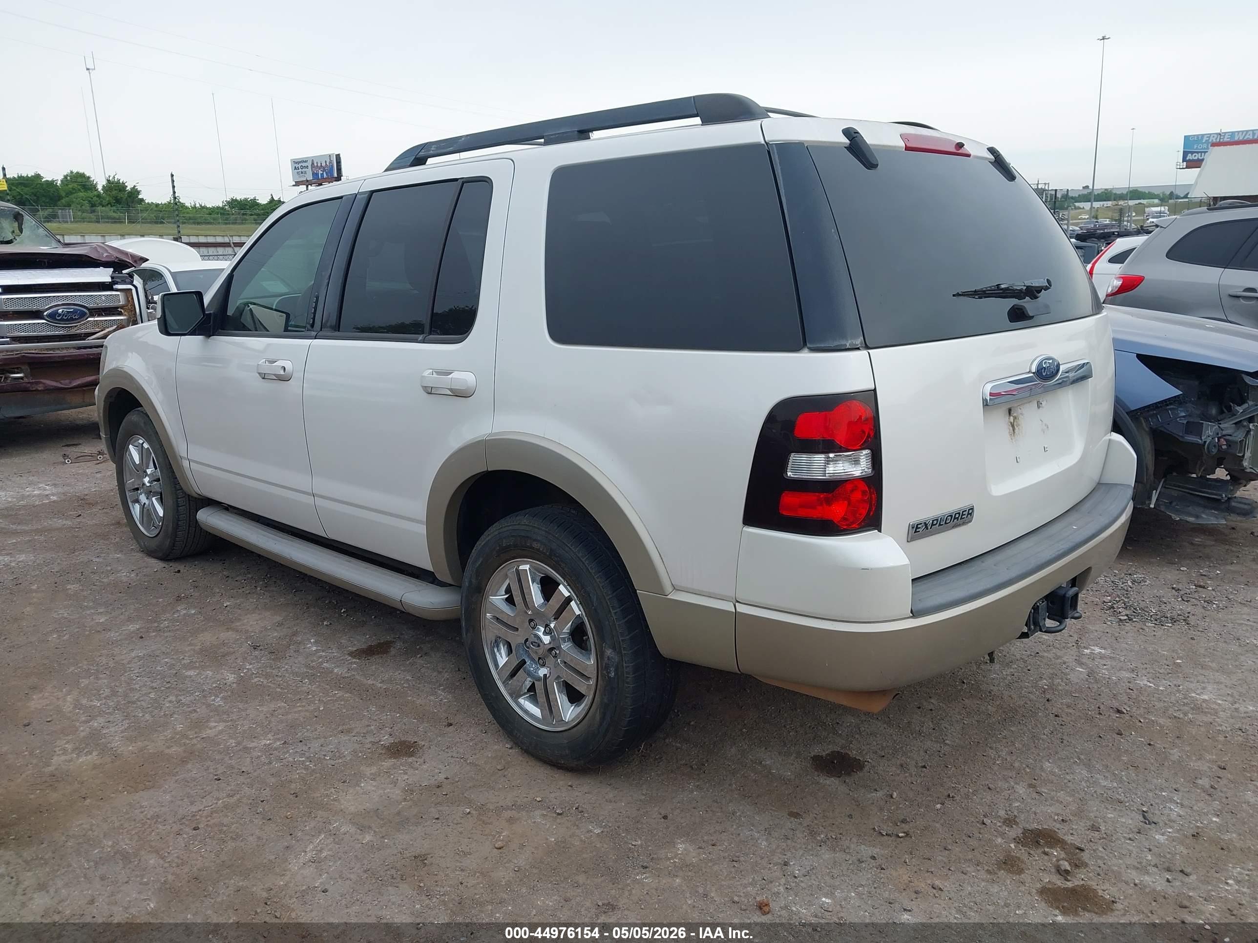 FORD EXPLORER image 3
