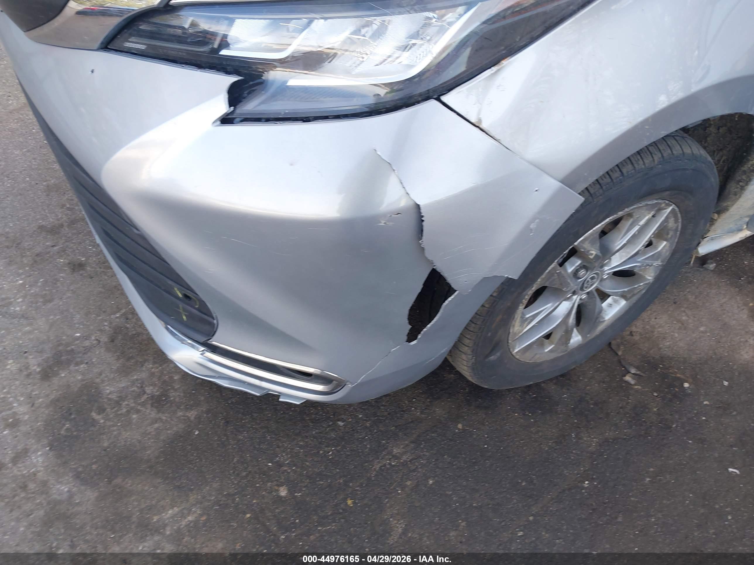 TOYOTA SIENNA image 6