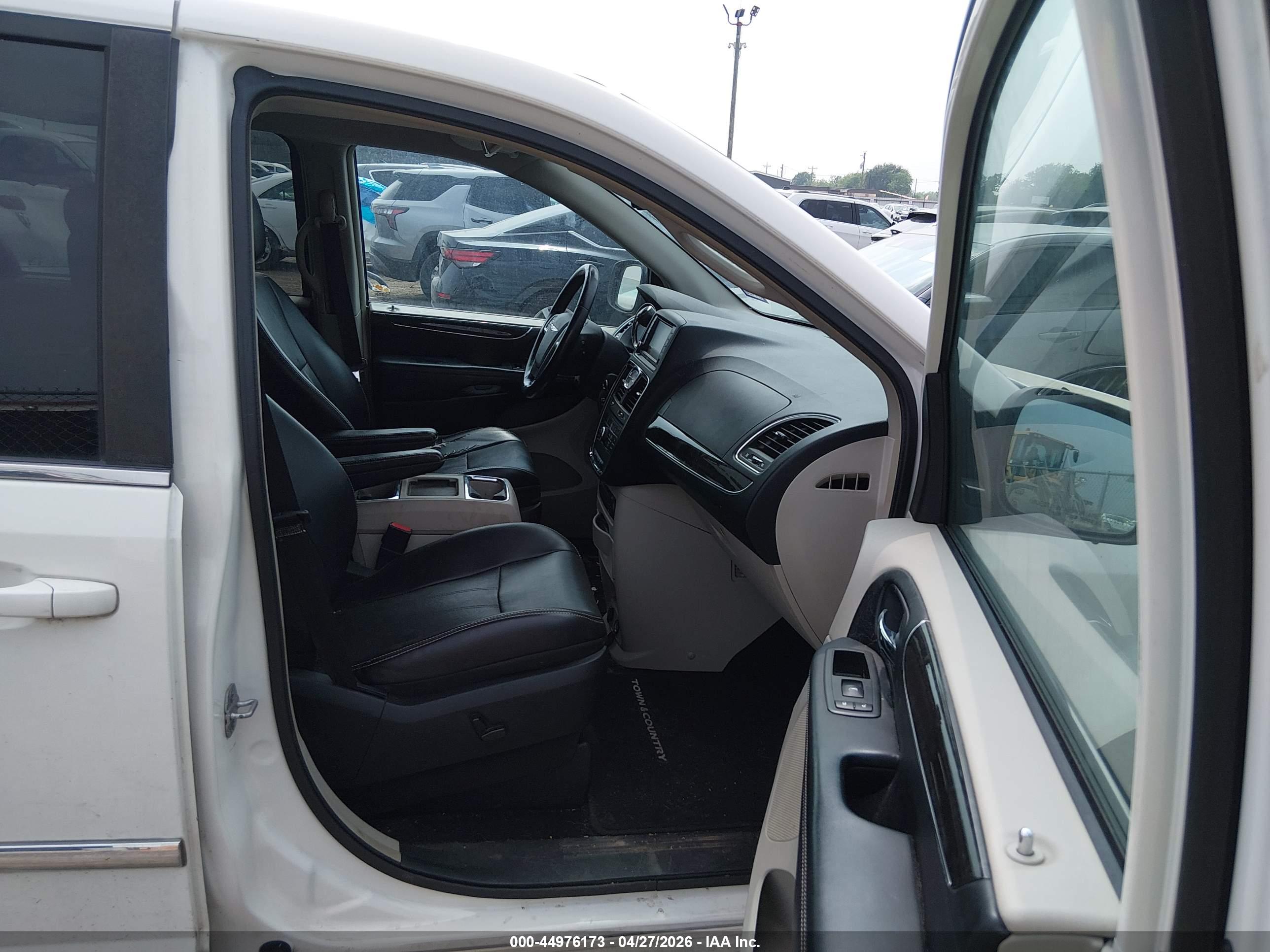 CHRYSLER TOWN image 5