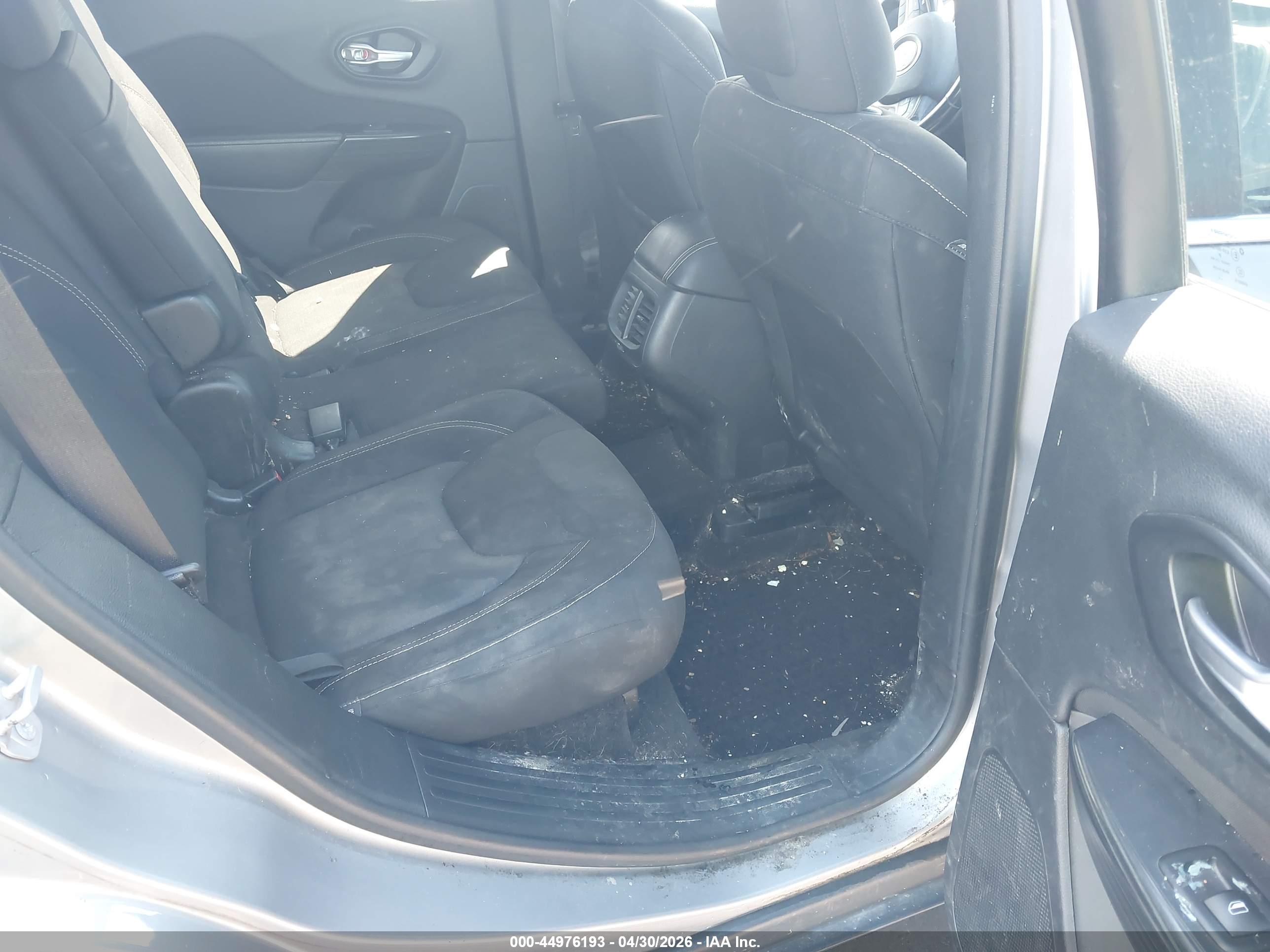JEEP CHEROKEE image 8