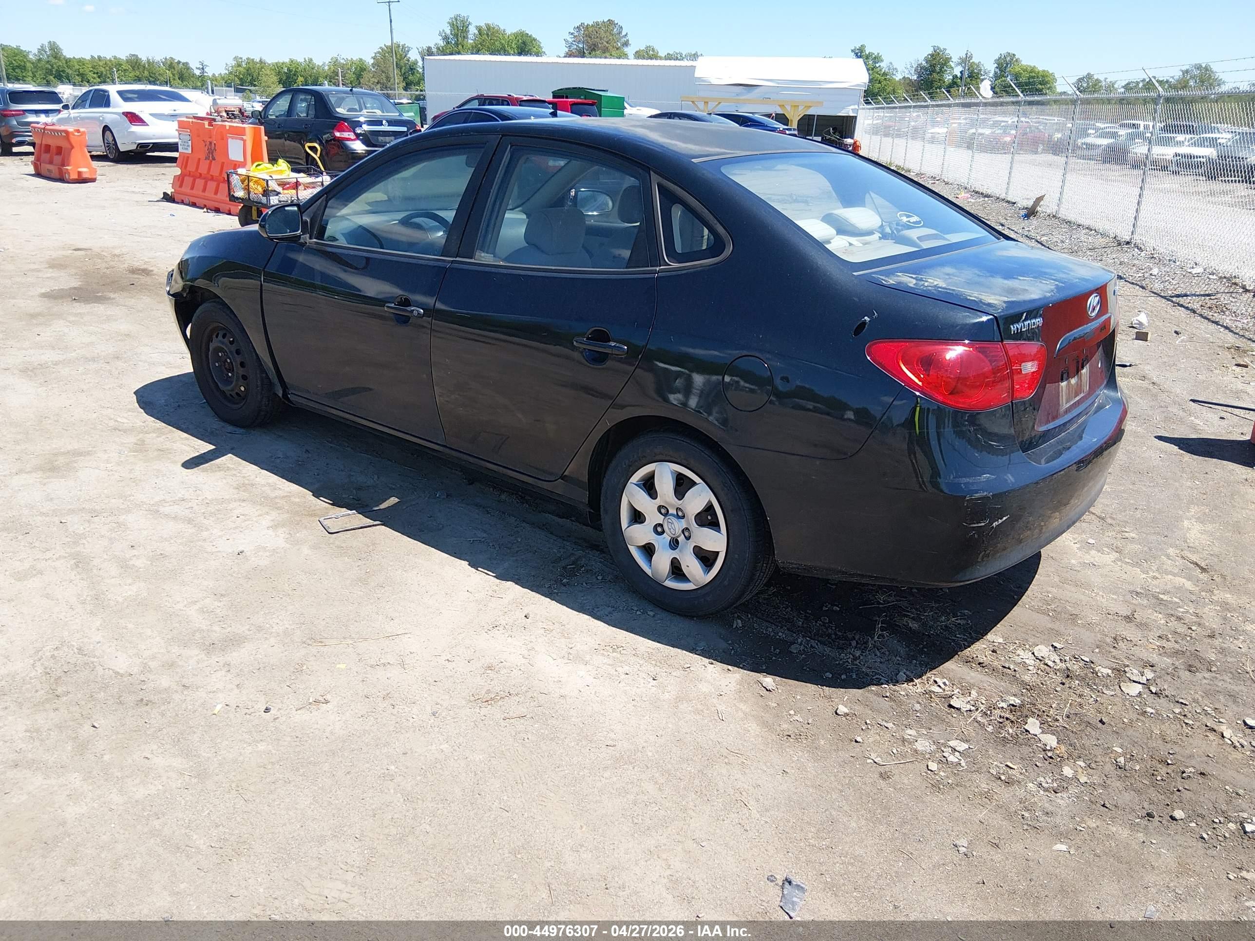 HYUNDAI ELANTRA image 3