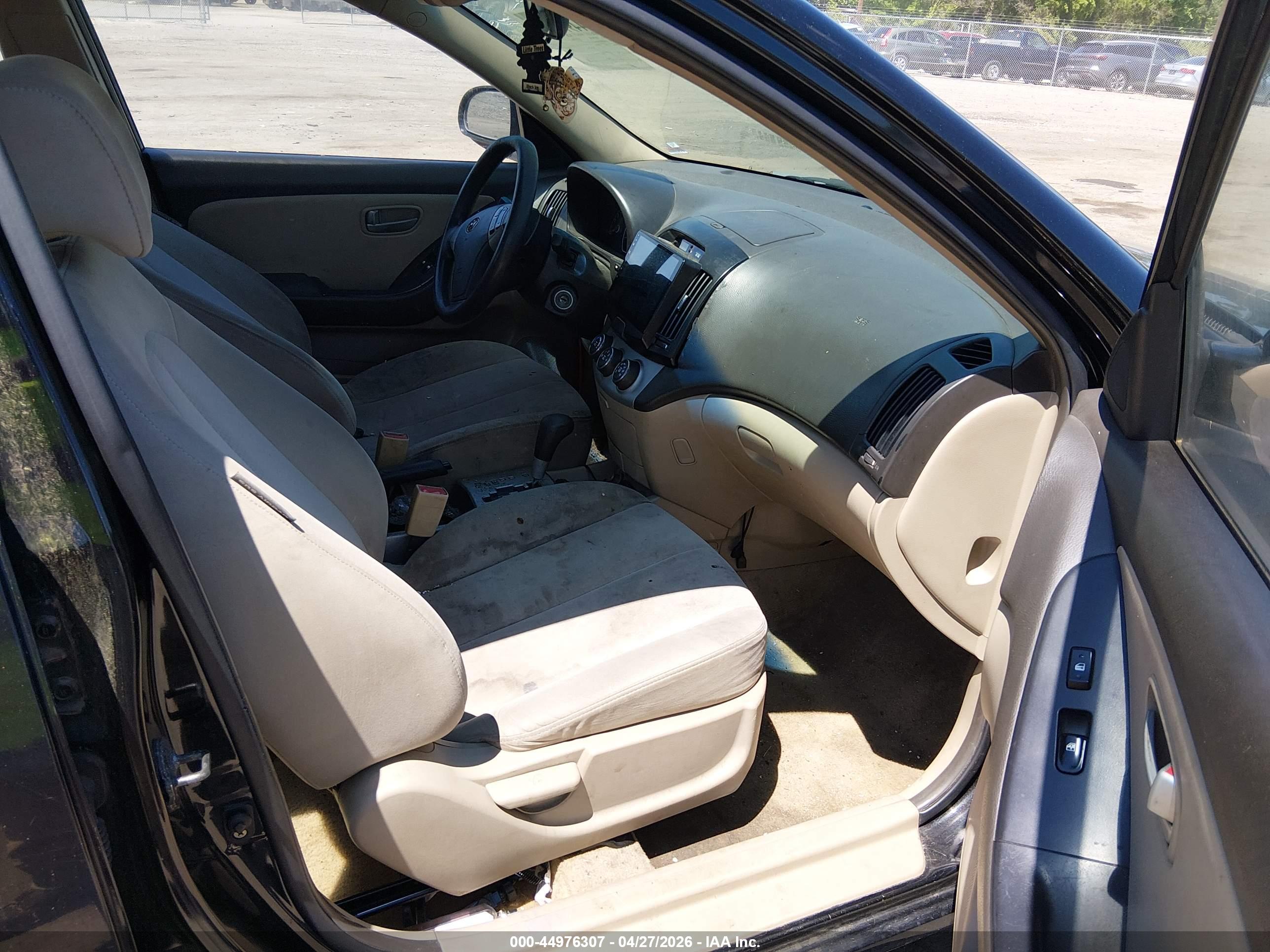 HYUNDAI ELANTRA image 5
