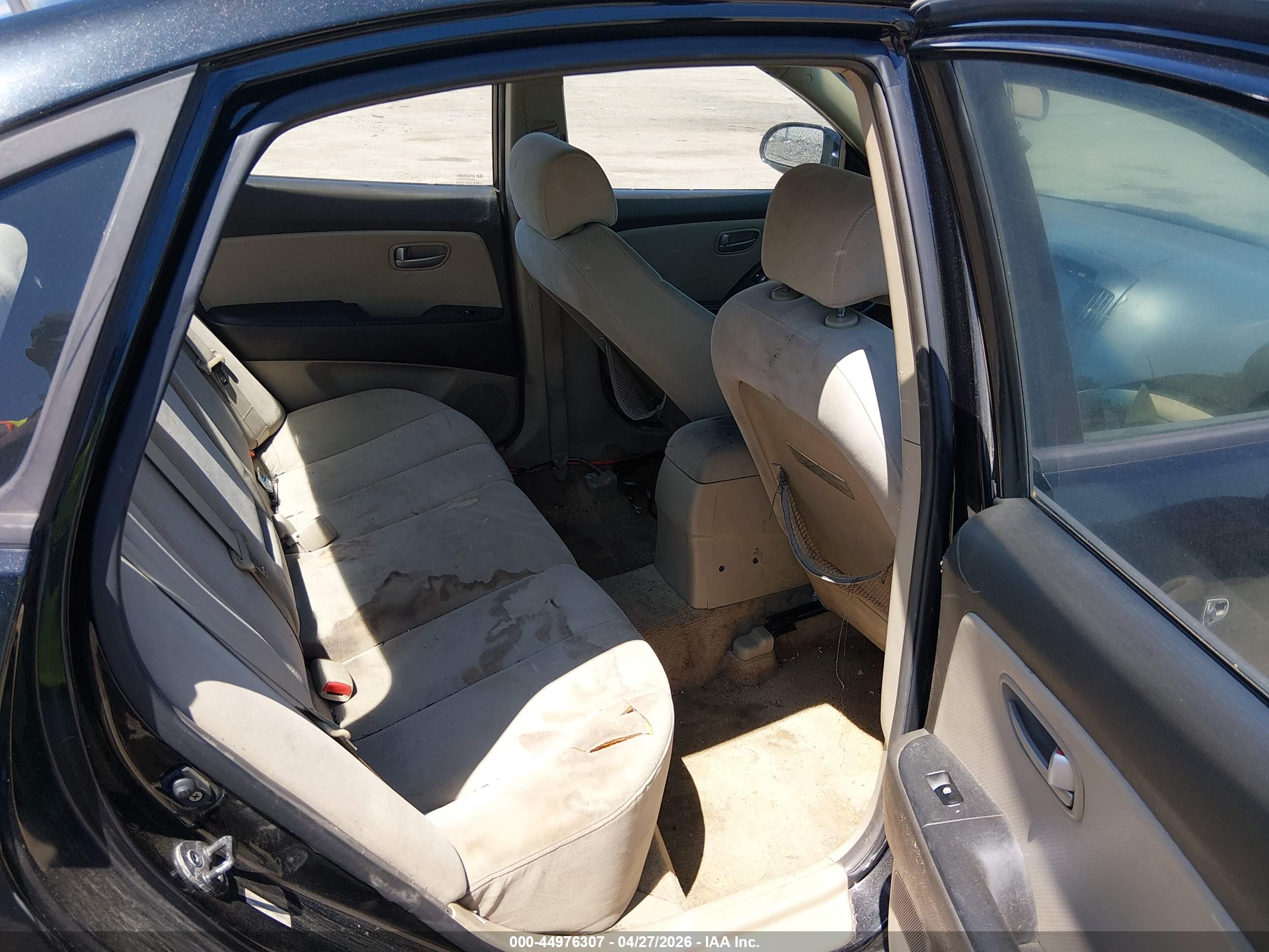 HYUNDAI ELANTRA image 8