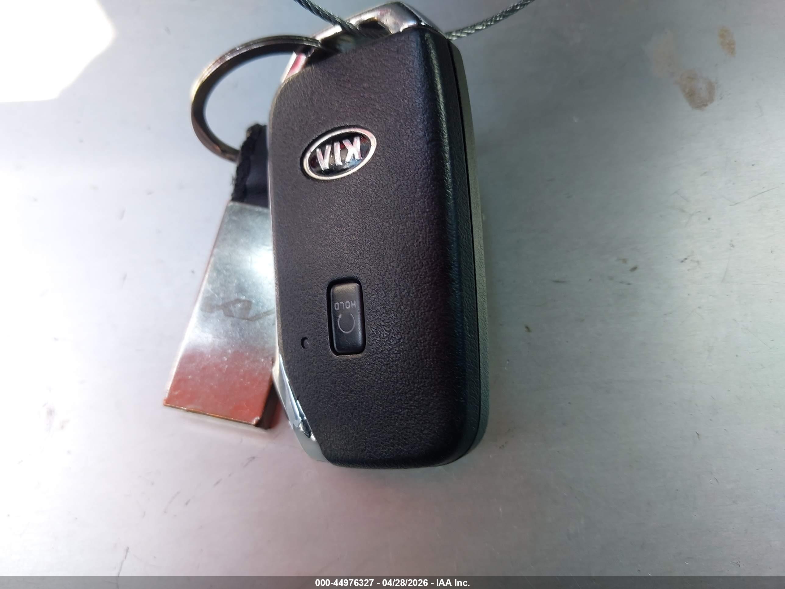 KIA K5 image 11