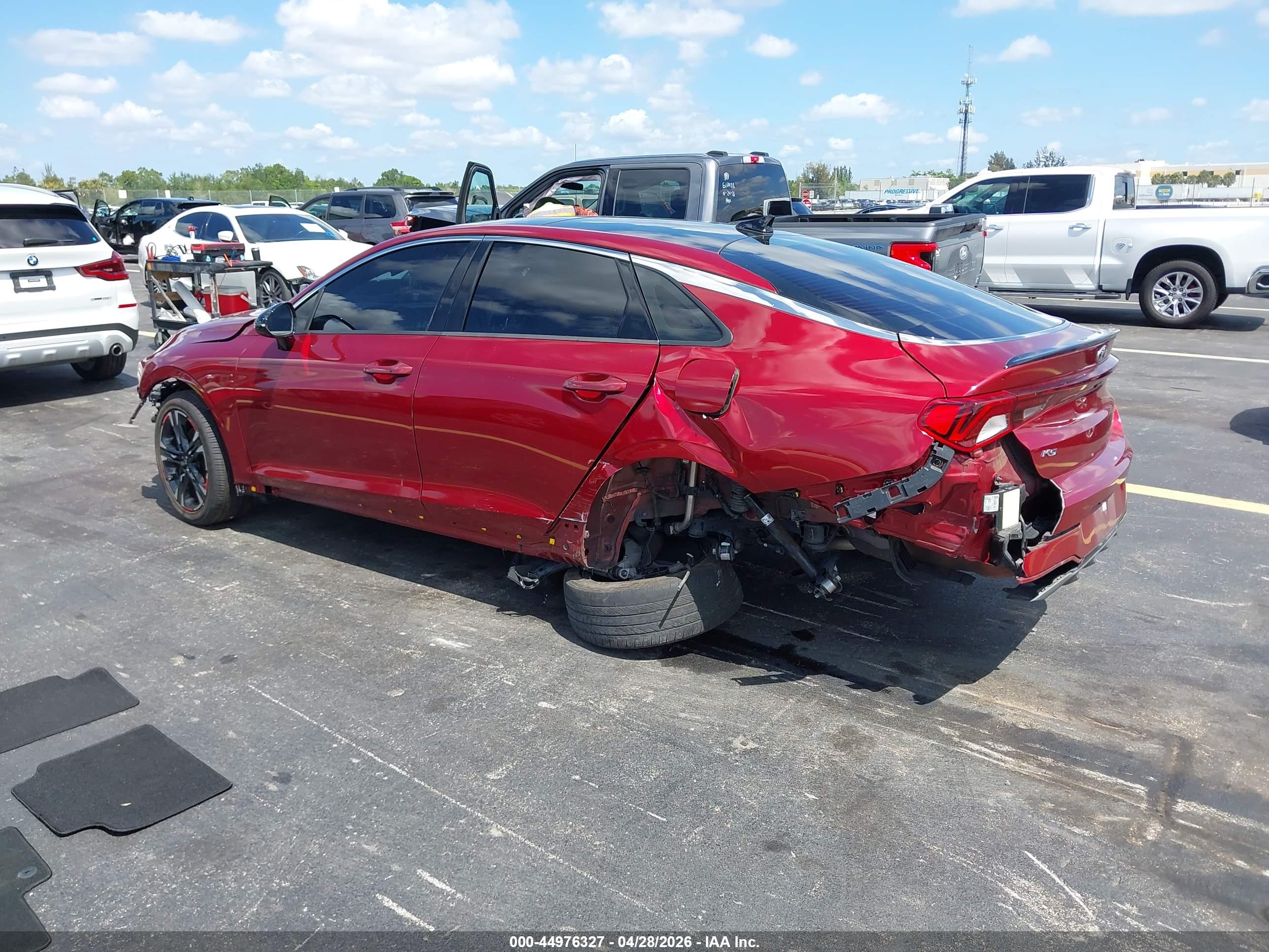 KIA K5 image 3
