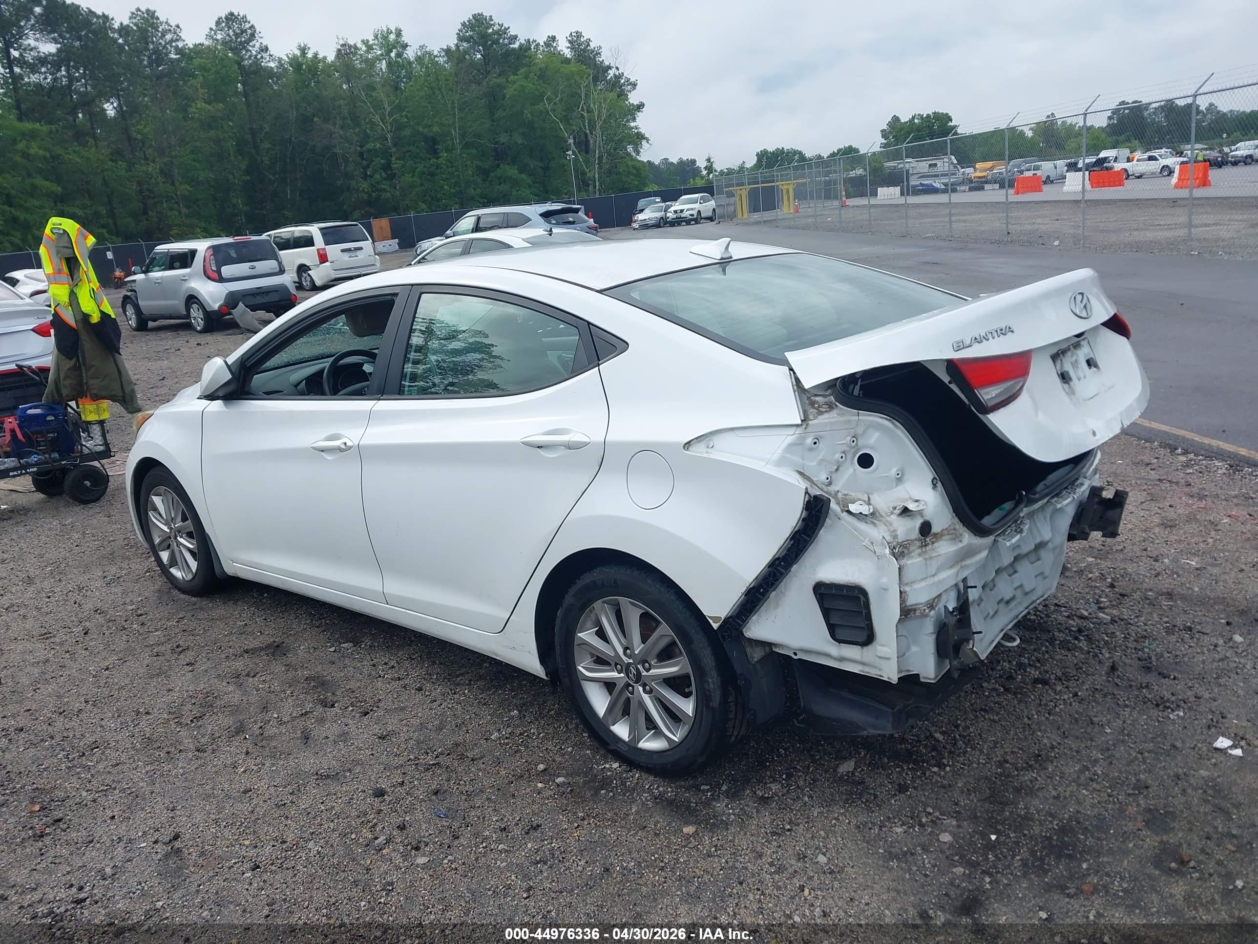 HYUNDAI ELANTRA image 3