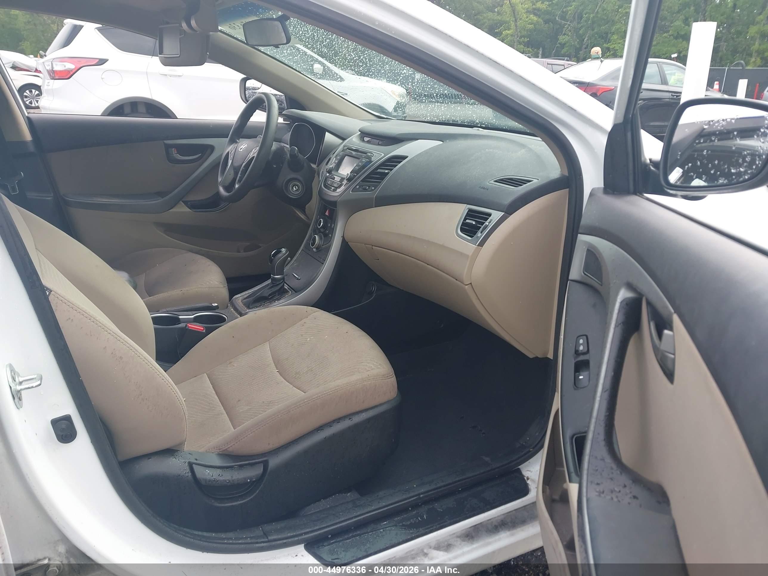 HYUNDAI ELANTRA image 5