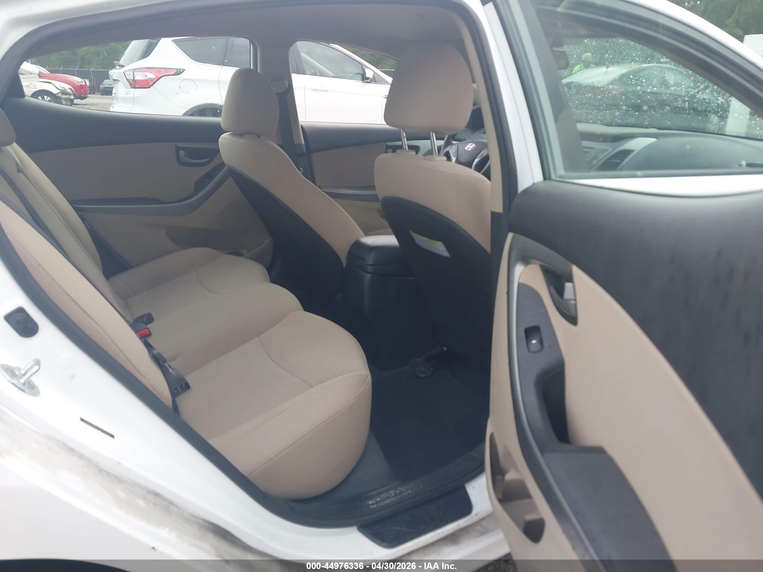 HYUNDAI ELANTRA image 8