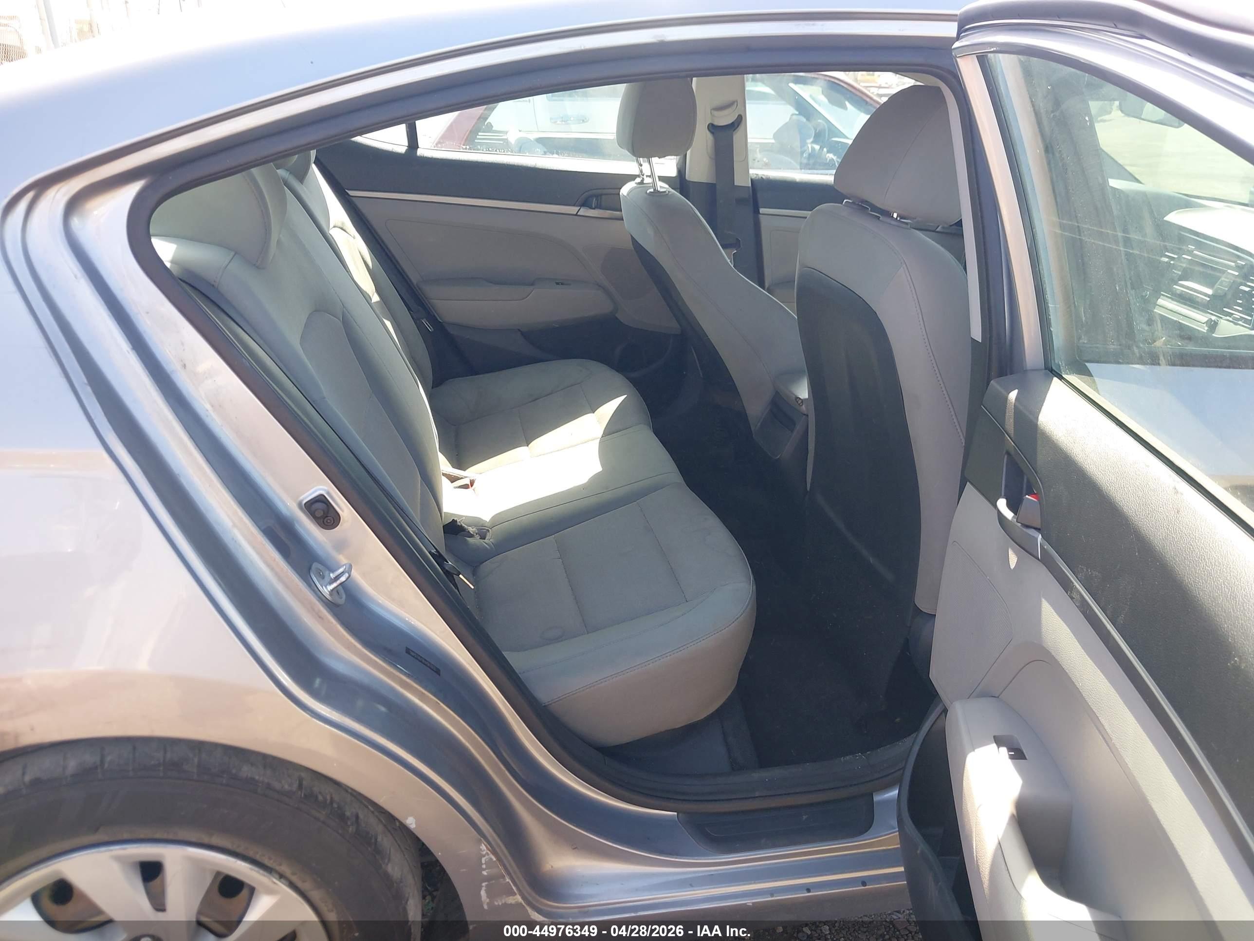 HYUNDAI ELANTRA image 8