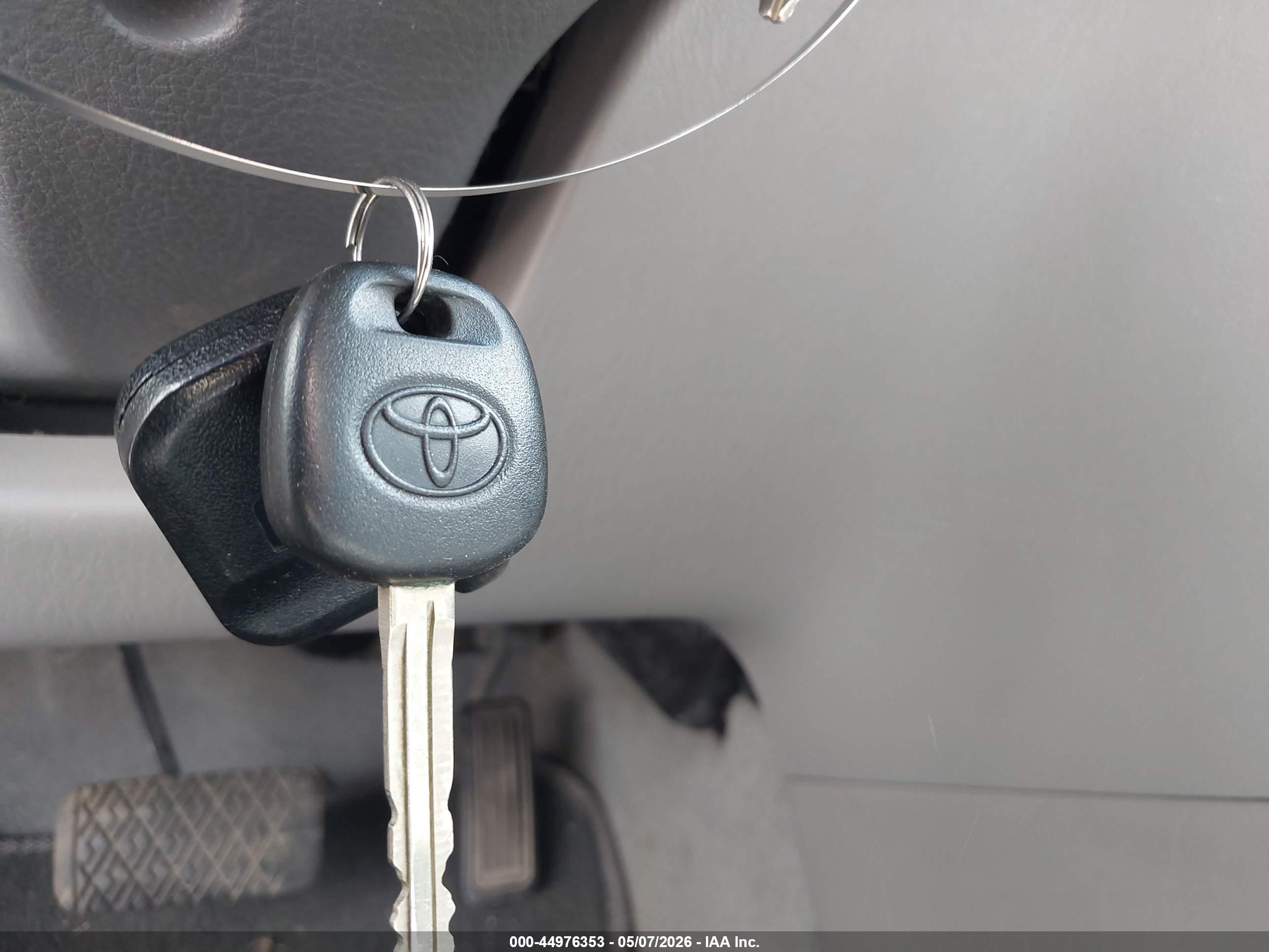 TOYOTA COROLLA image 11