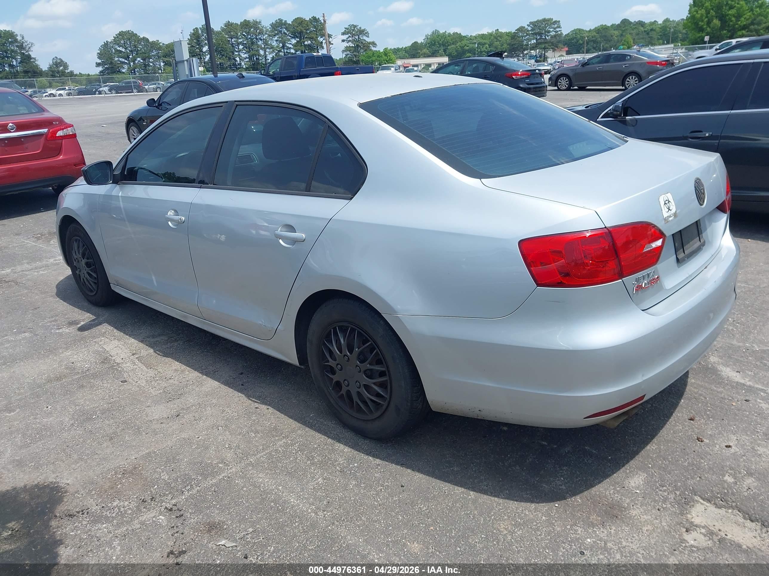 VOLKSWAGEN JETTA image 3