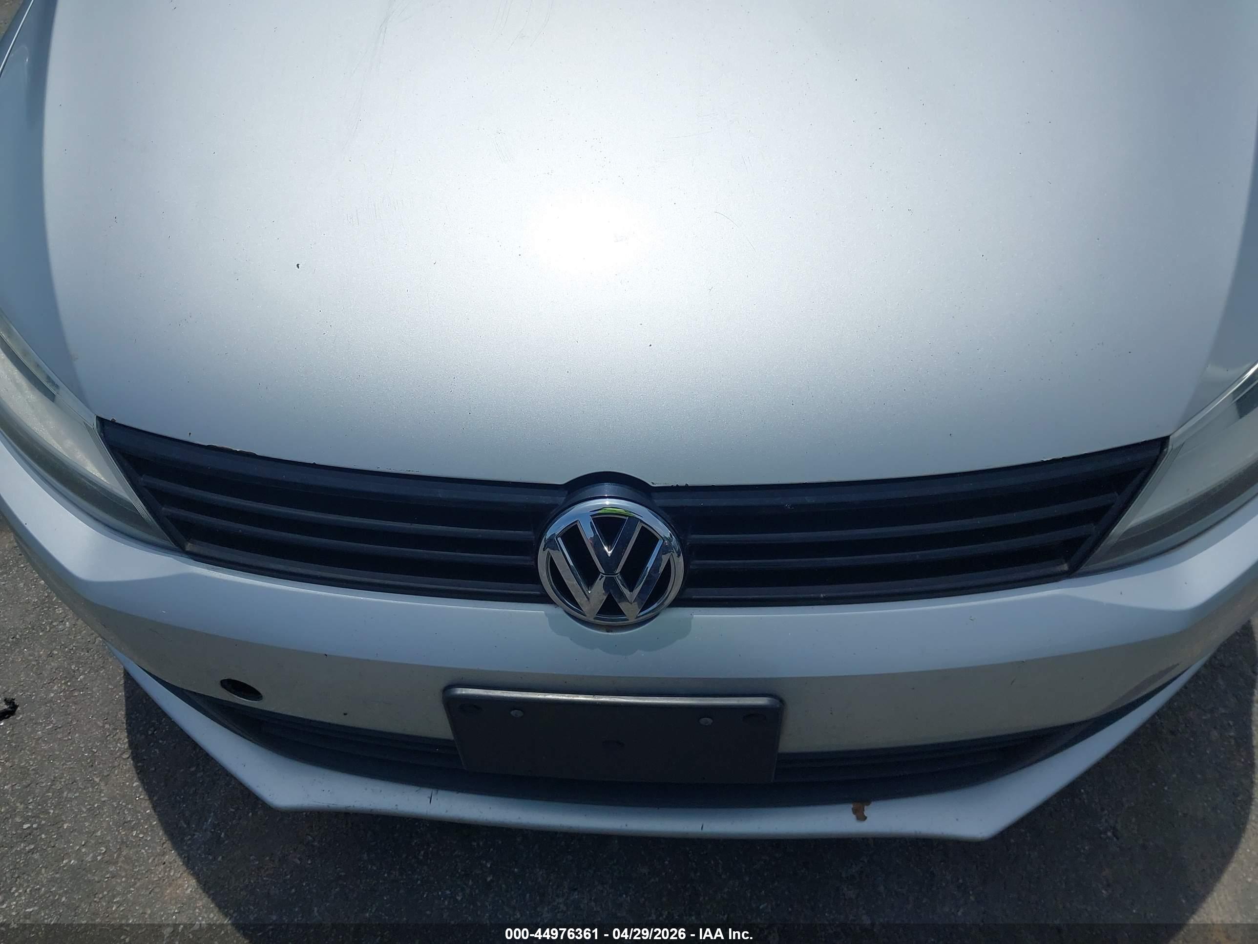 VOLKSWAGEN JETTA image 6
