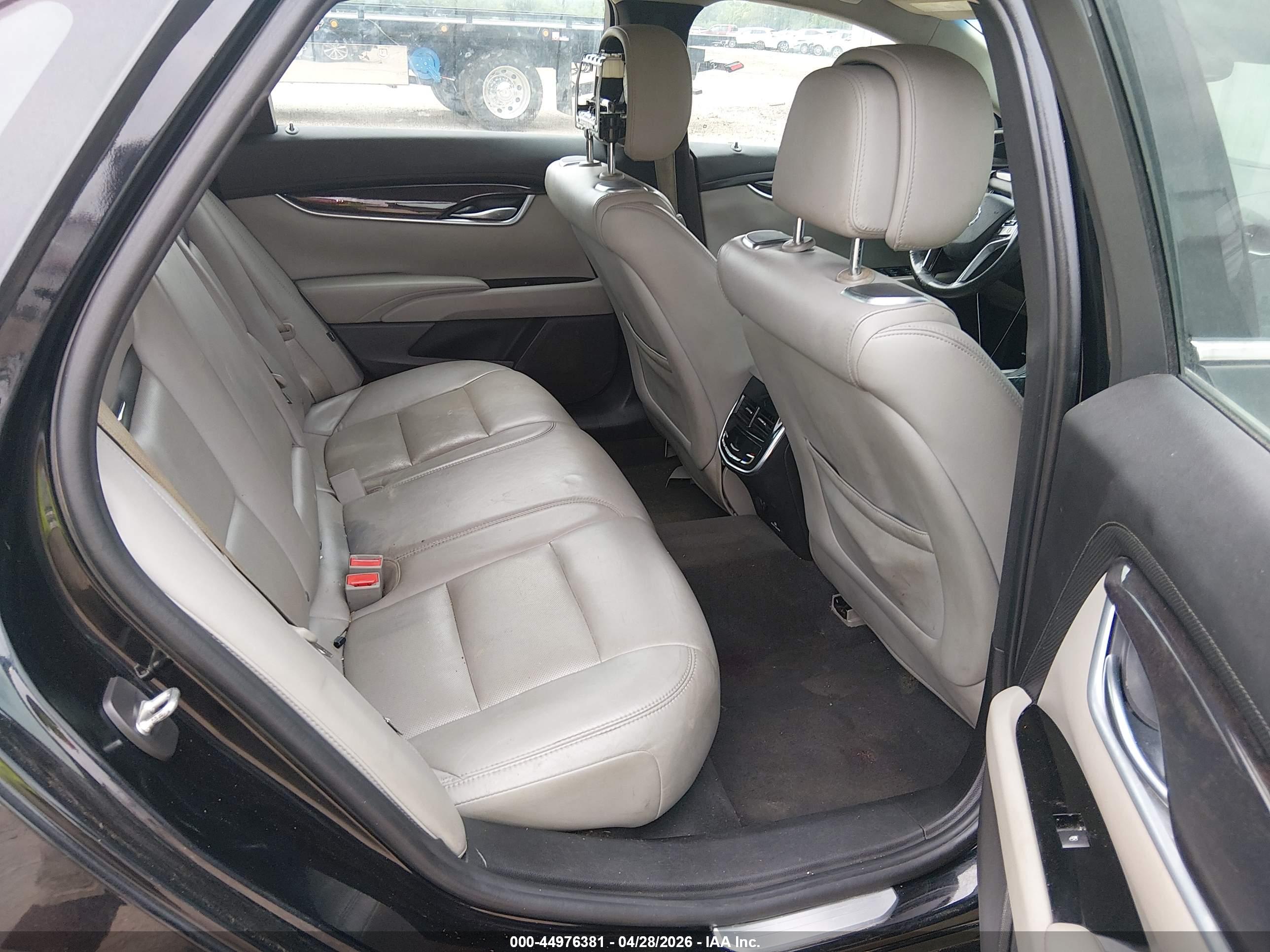 CADILLAC XTS image 8
