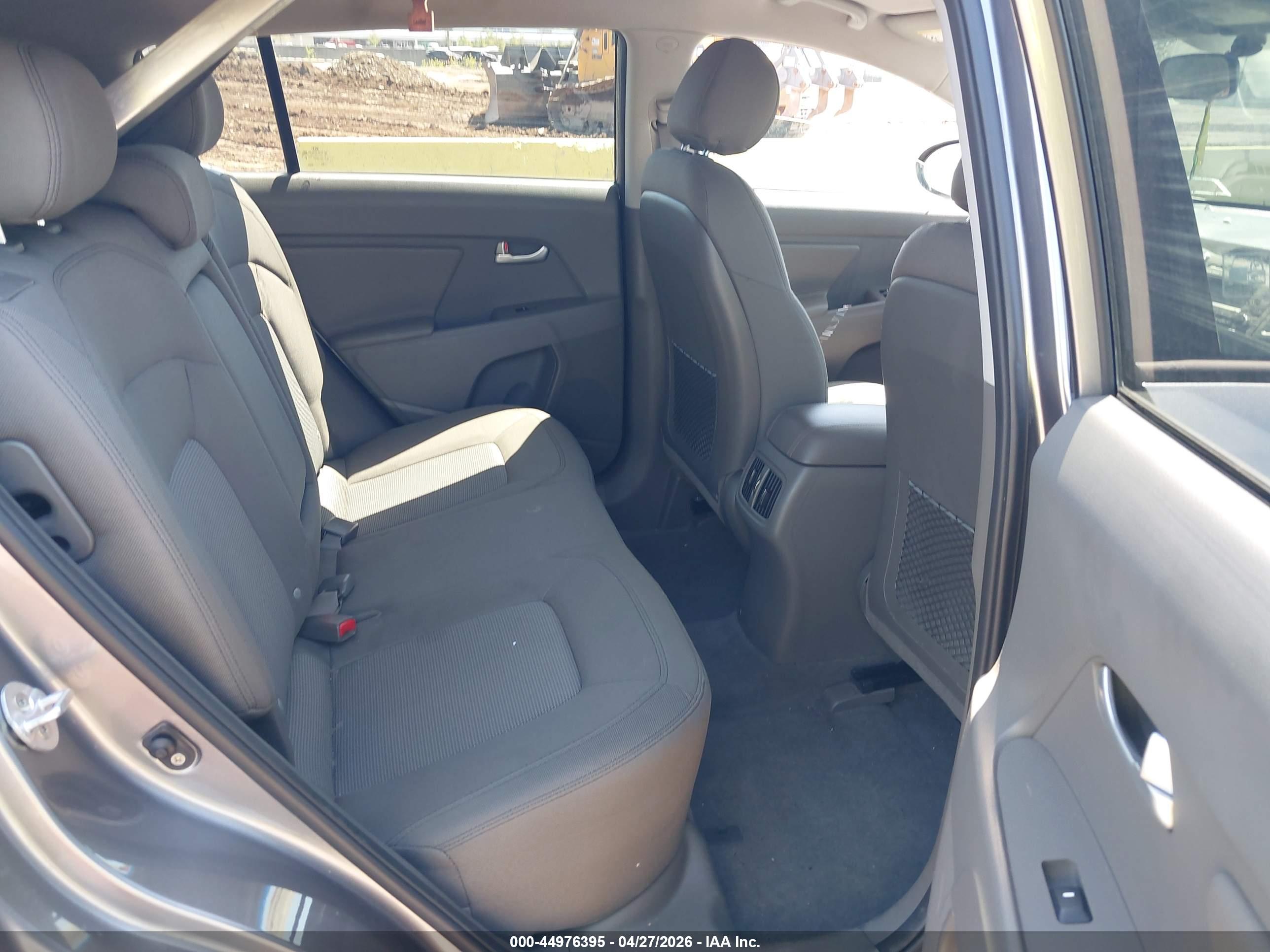 KIA SPORTAGE image 8