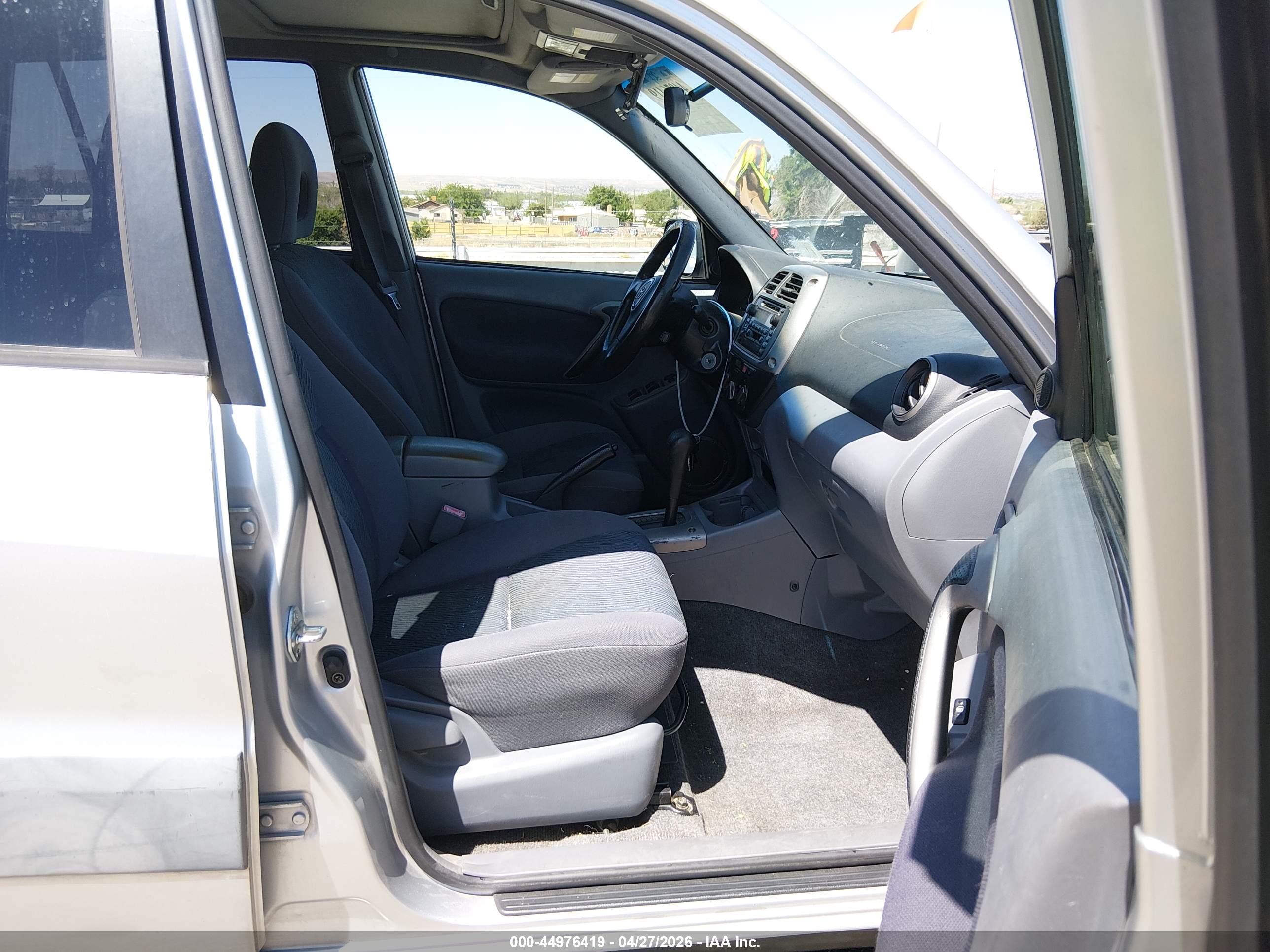 TOYOTA RAV4 image 5