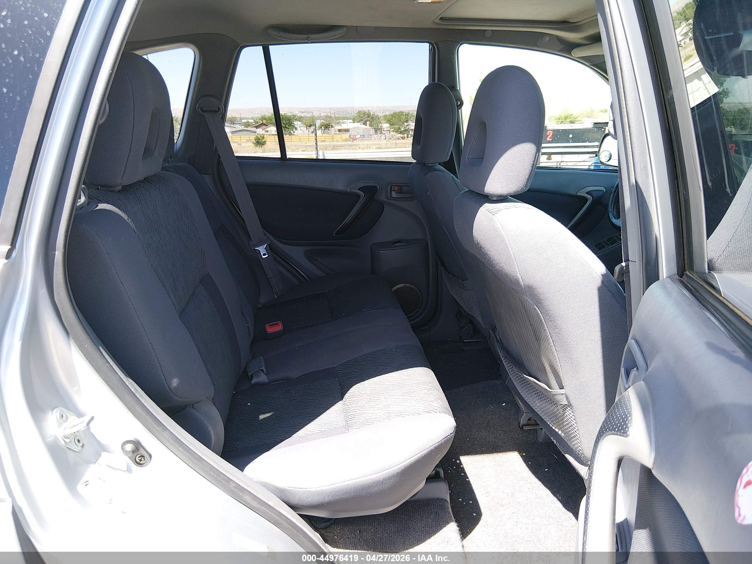 TOYOTA RAV4 image 8