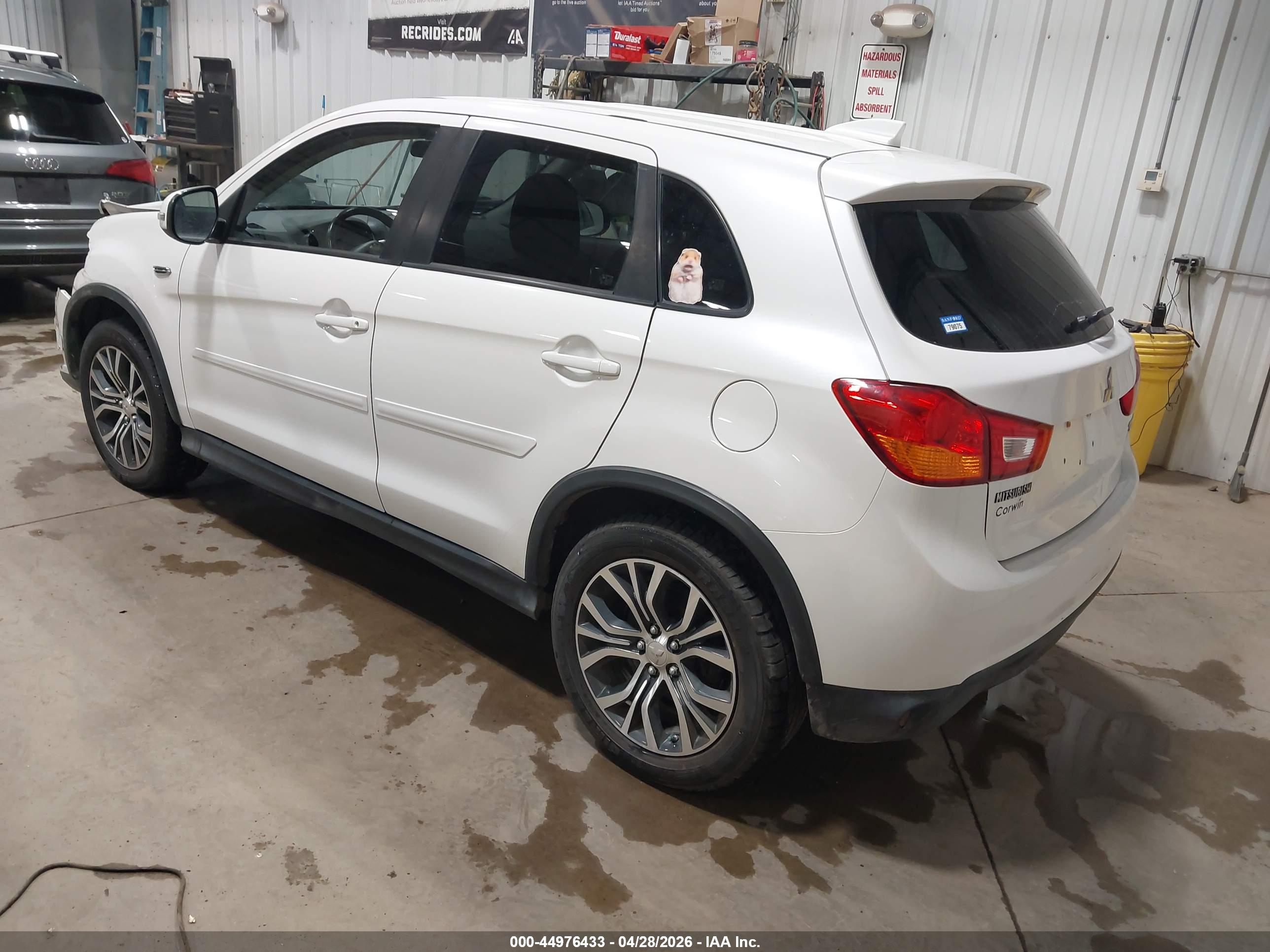 MITSUBISHI OUTLANDER image 3