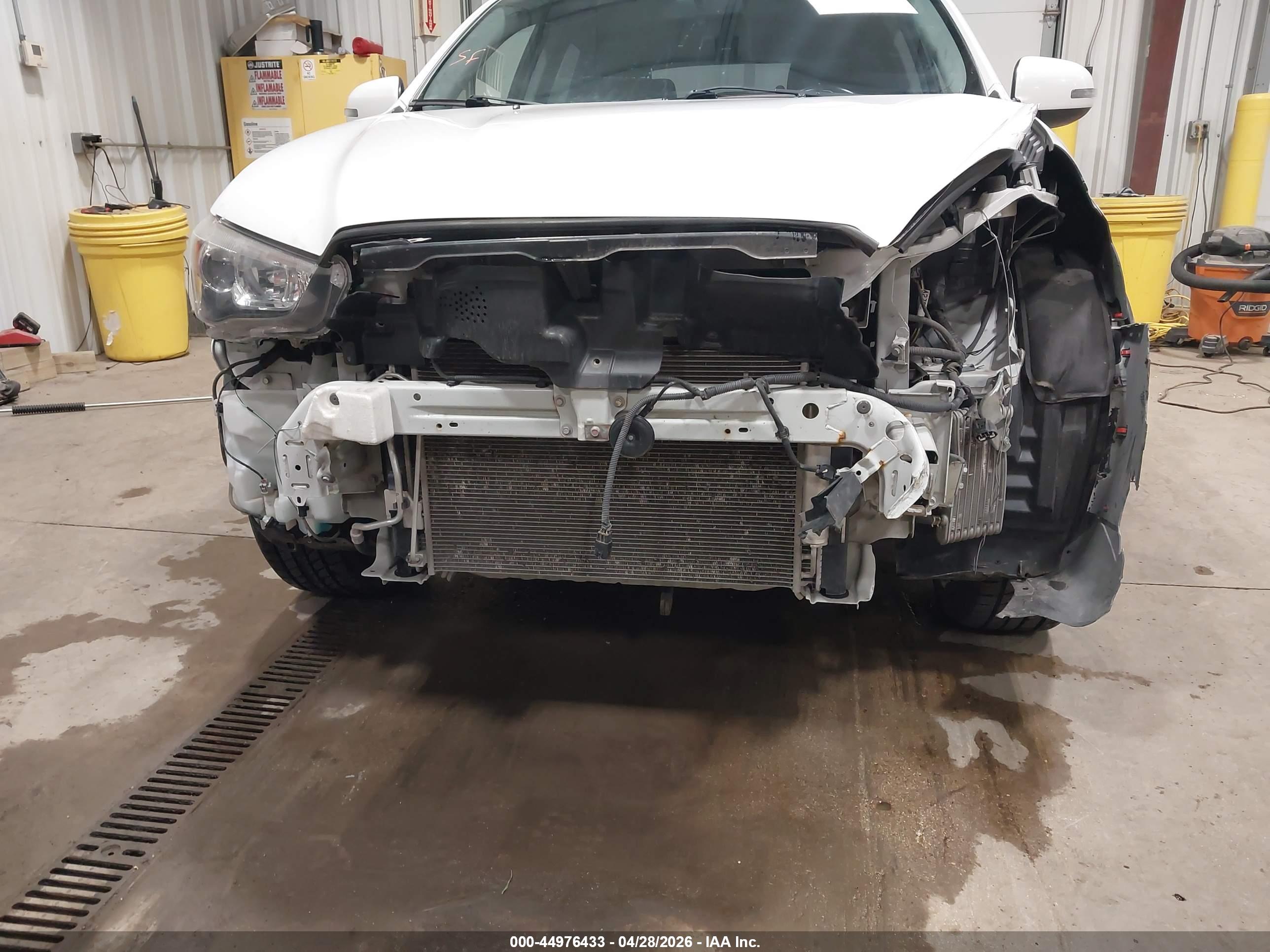MITSUBISHI OUTLANDER image 6