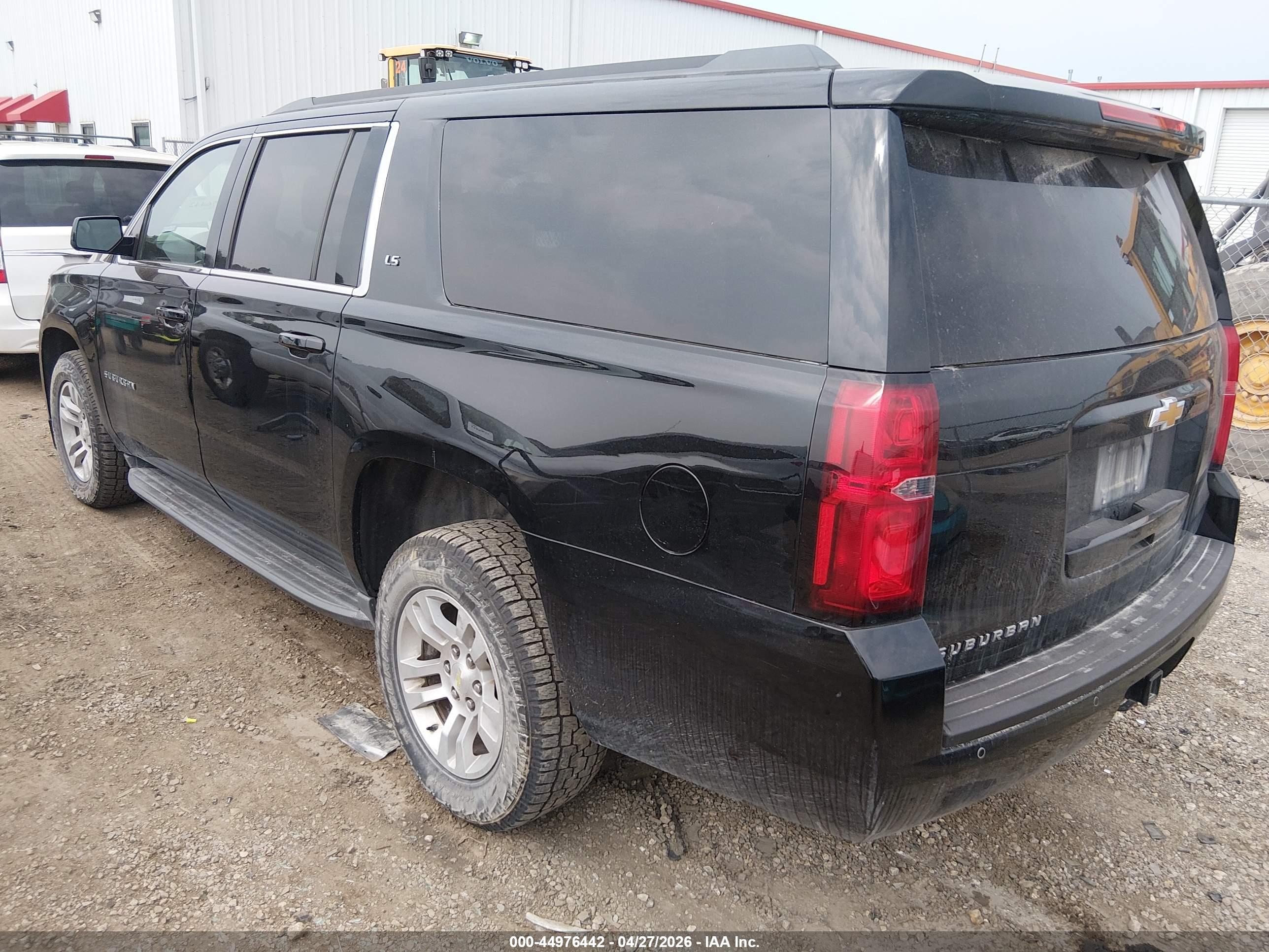 CHEVROLET SUBURBAN image 3