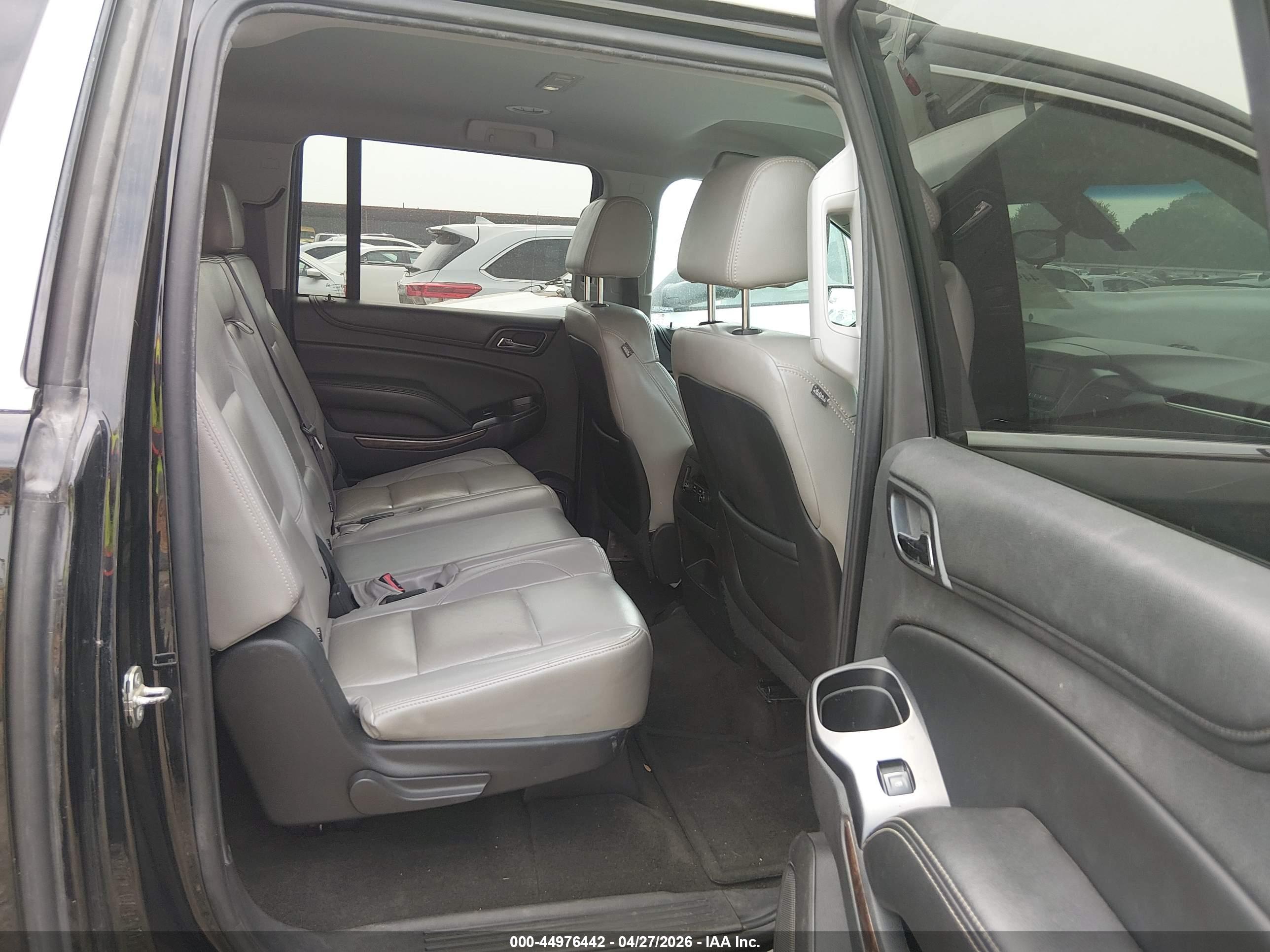 CHEVROLET SUBURBAN image 8