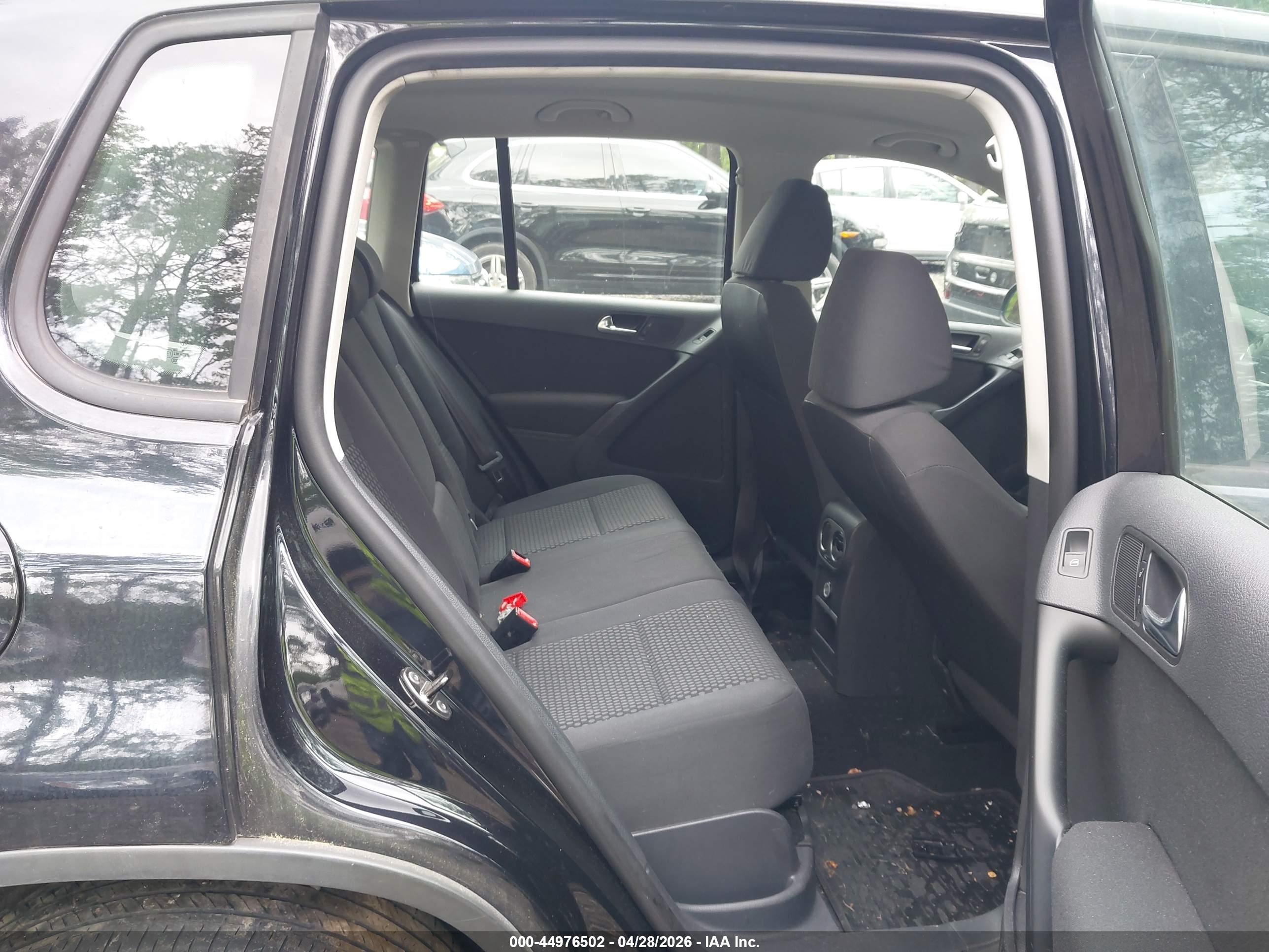 VOLKSWAGEN TIGUAN image 8