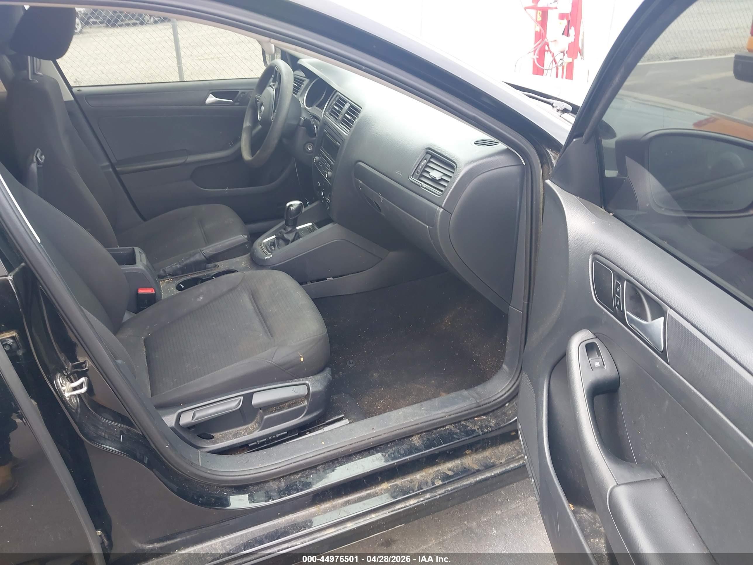 VOLKSWAGEN JETTA image 5
