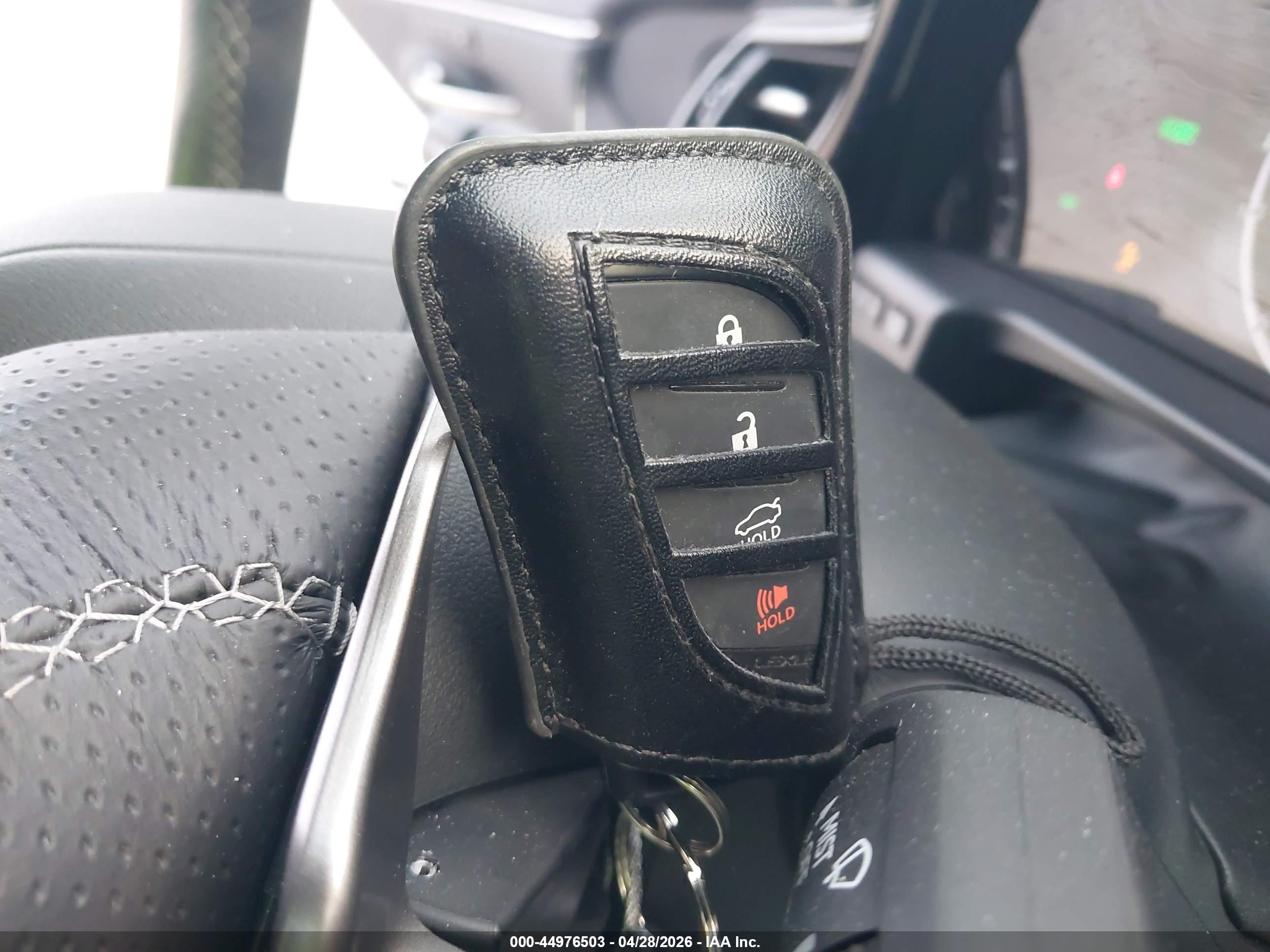 LEXUS ES image 11