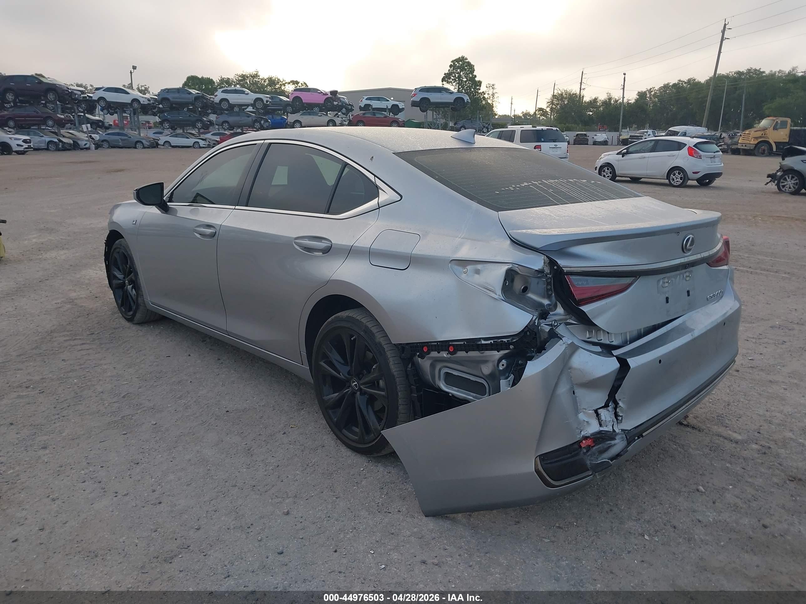 LEXUS ES image 3