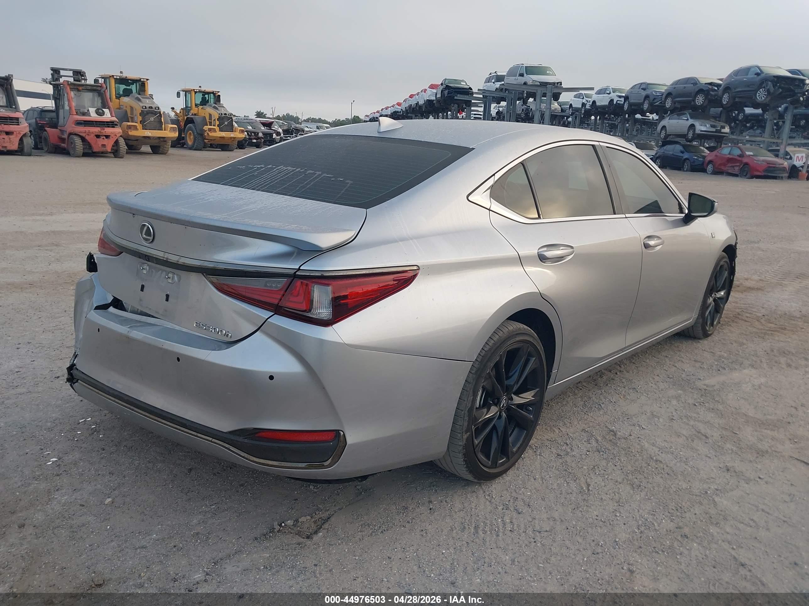 LEXUS ES image 4
